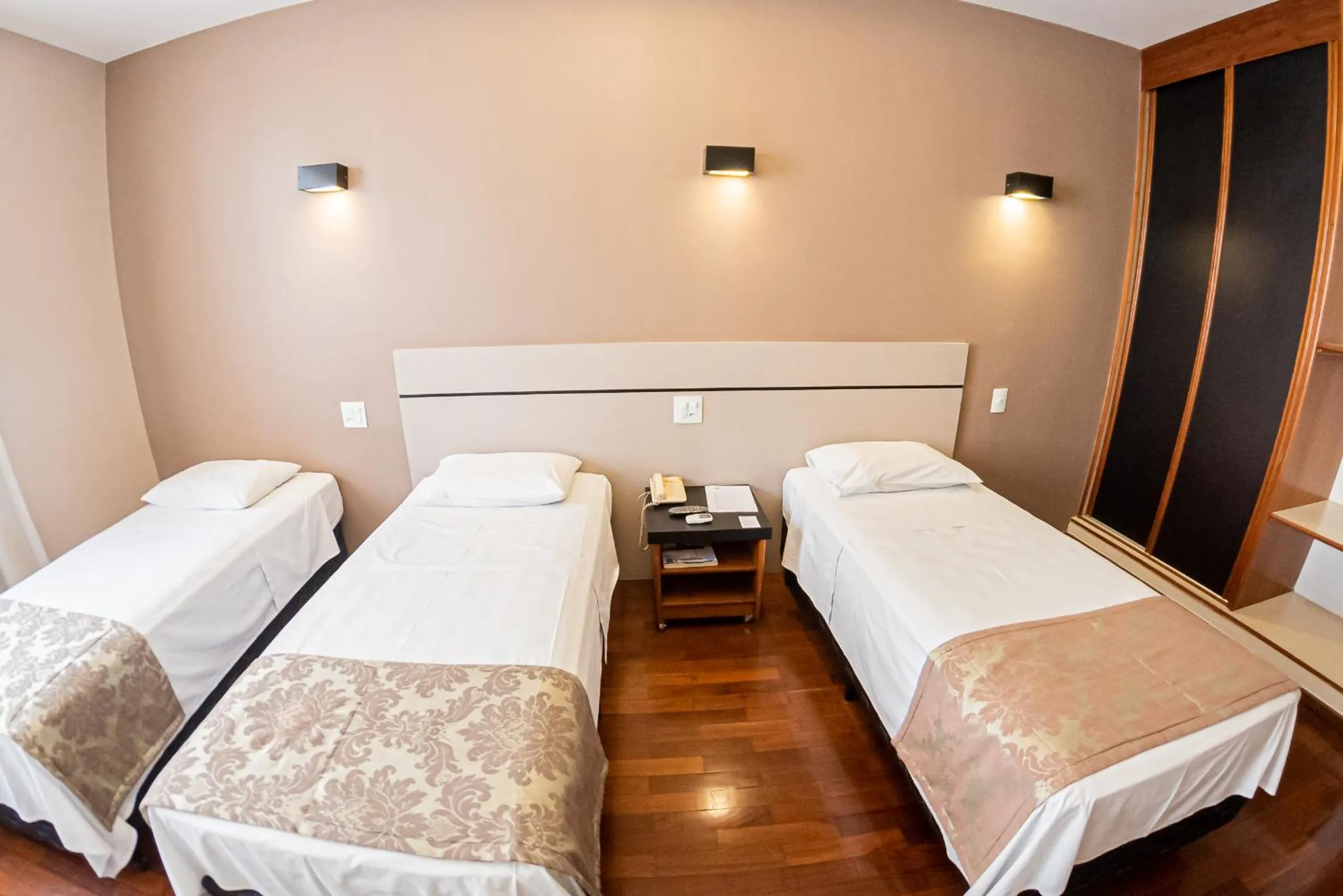 Bed in Serrano Residencial Hotel
