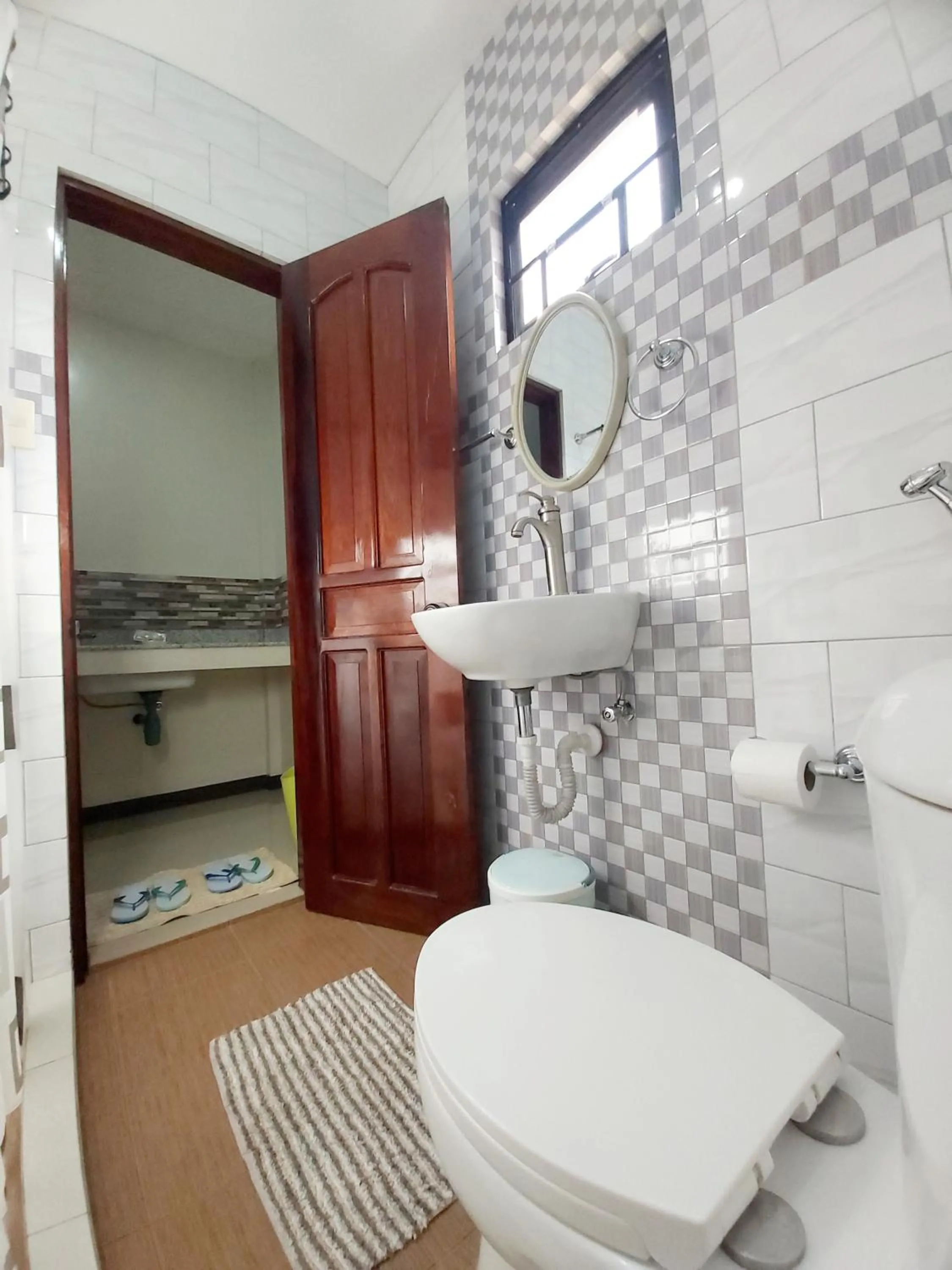 Bathroom in Golden Pension House,Palawan