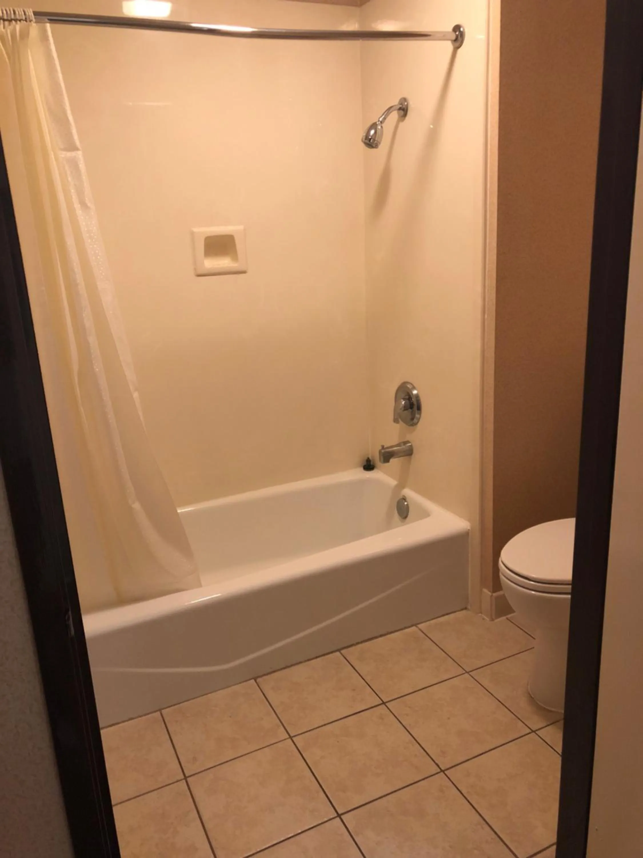 Shower in La Mirage Inn LAX Airport