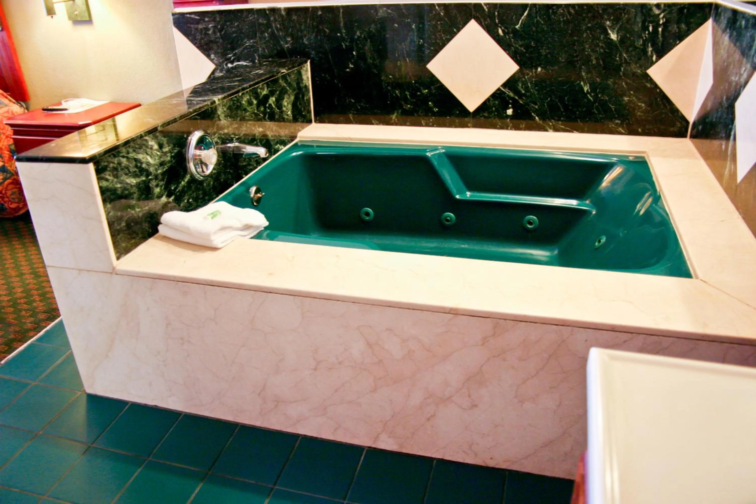 Spa and wellness centre/facilities in La Mirage Inn LAX Airport