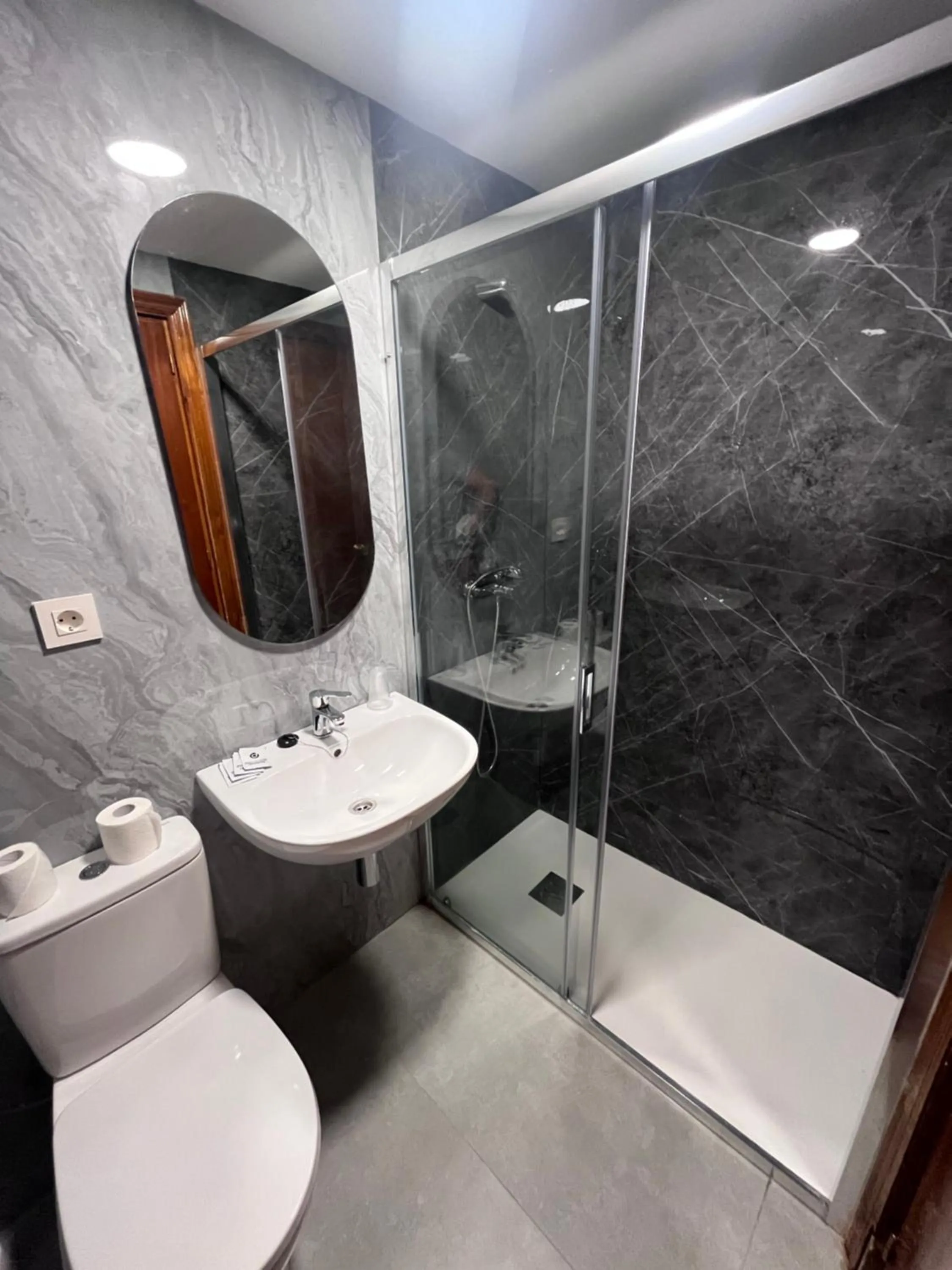 Shower in Hotel Santa Fe