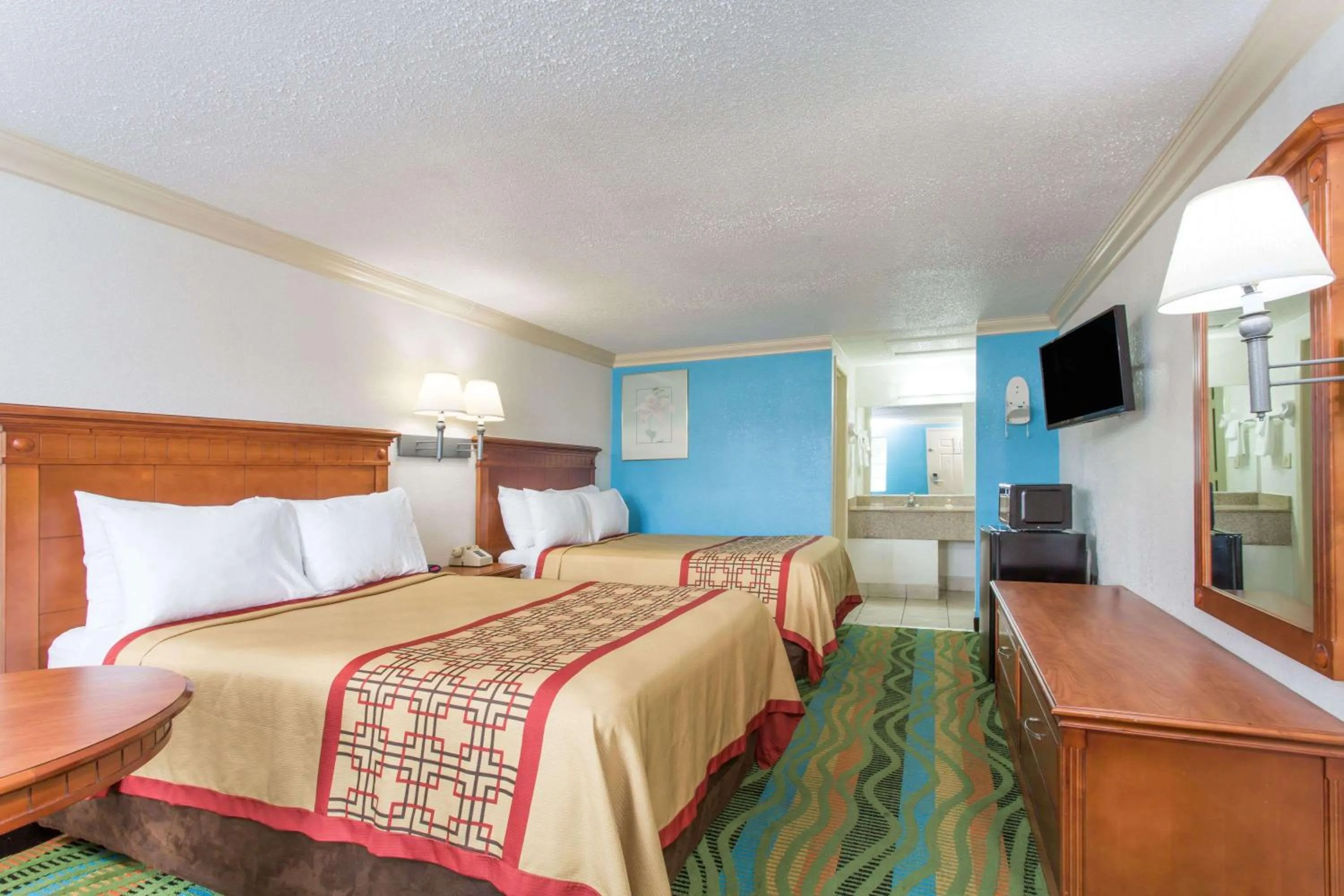 Photo of the whole room, Bed in Days Inn by Wyndham Virginia Beach Town Center