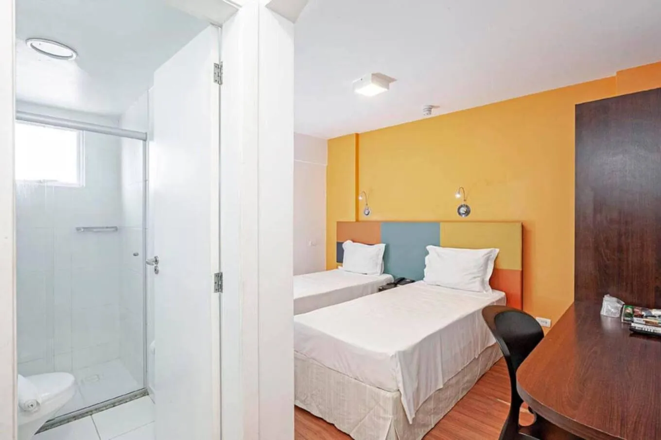 Bathroom, Bed in Camboriu Express