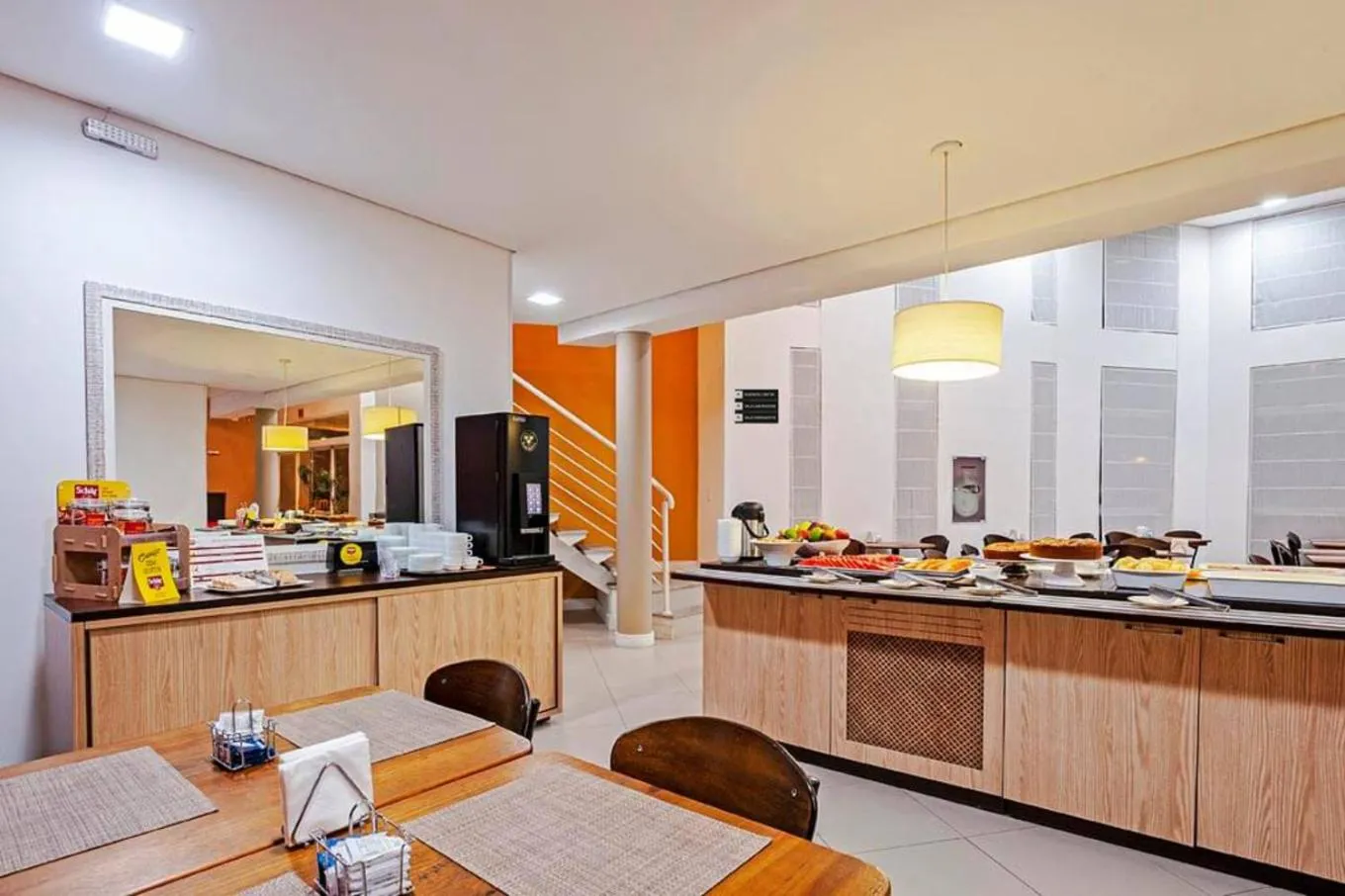 Buffet breakfast in Camboriu Express