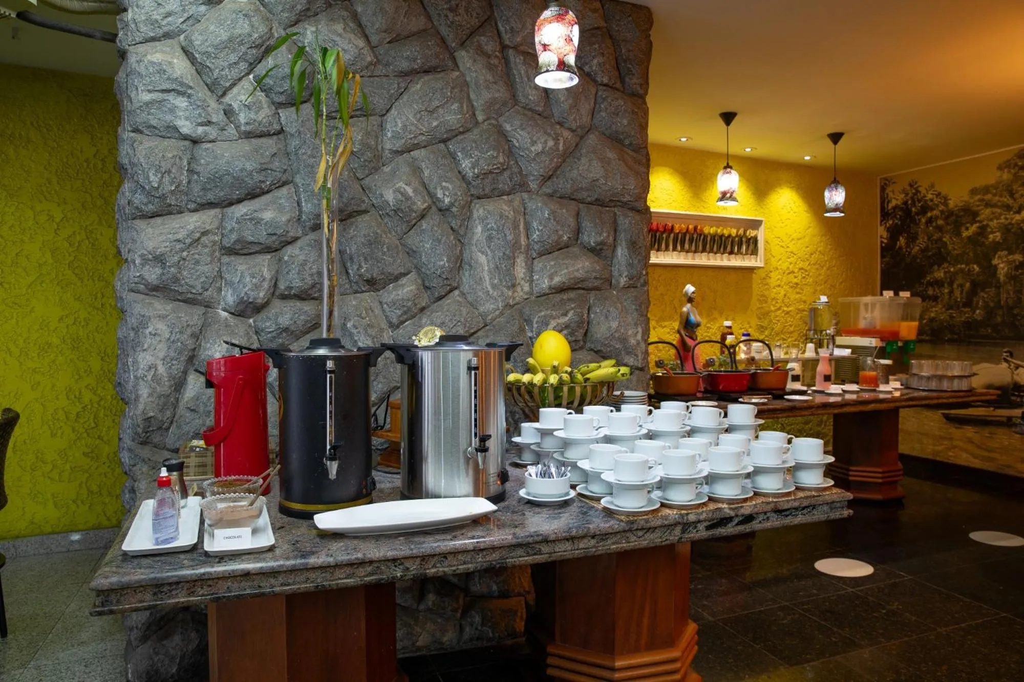 Restaurant/places to eat in Ritz Plaza Hotel