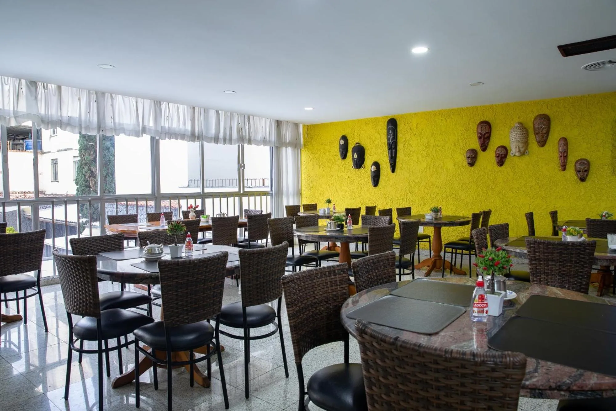 Restaurant/places to eat in Ritz Plaza Hotel