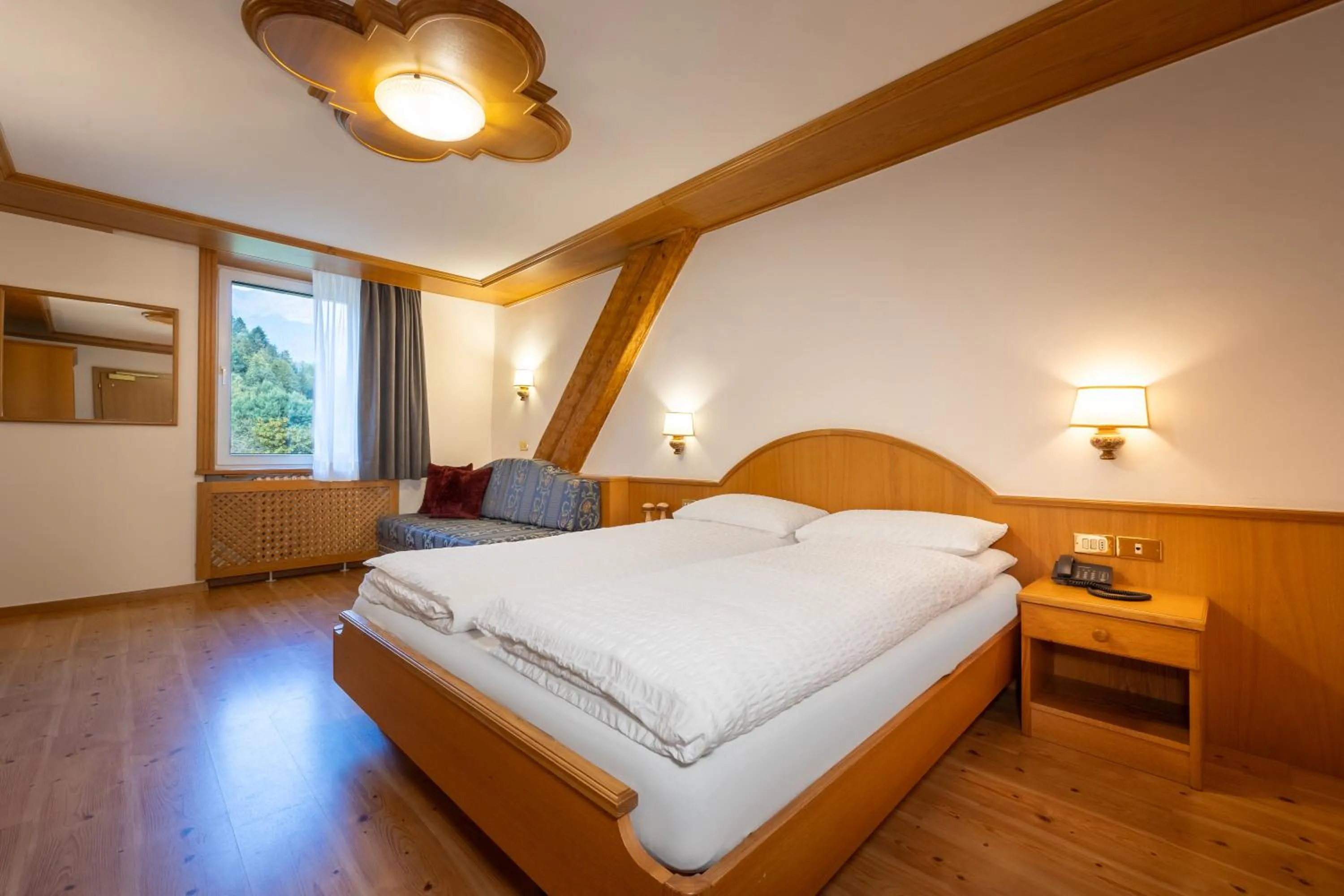 Bedroom, Bed in Hotel Vioz