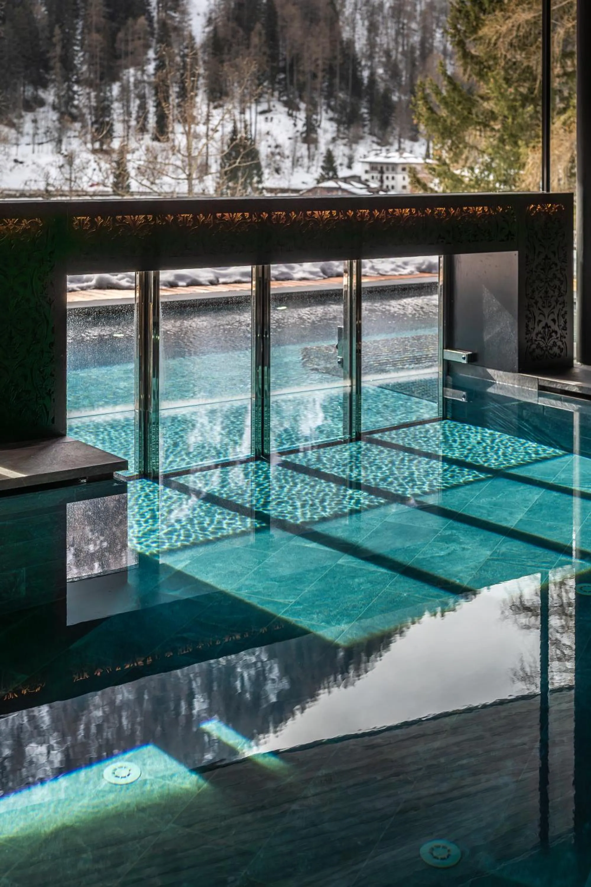 Swimming pool in Hotel Vioz