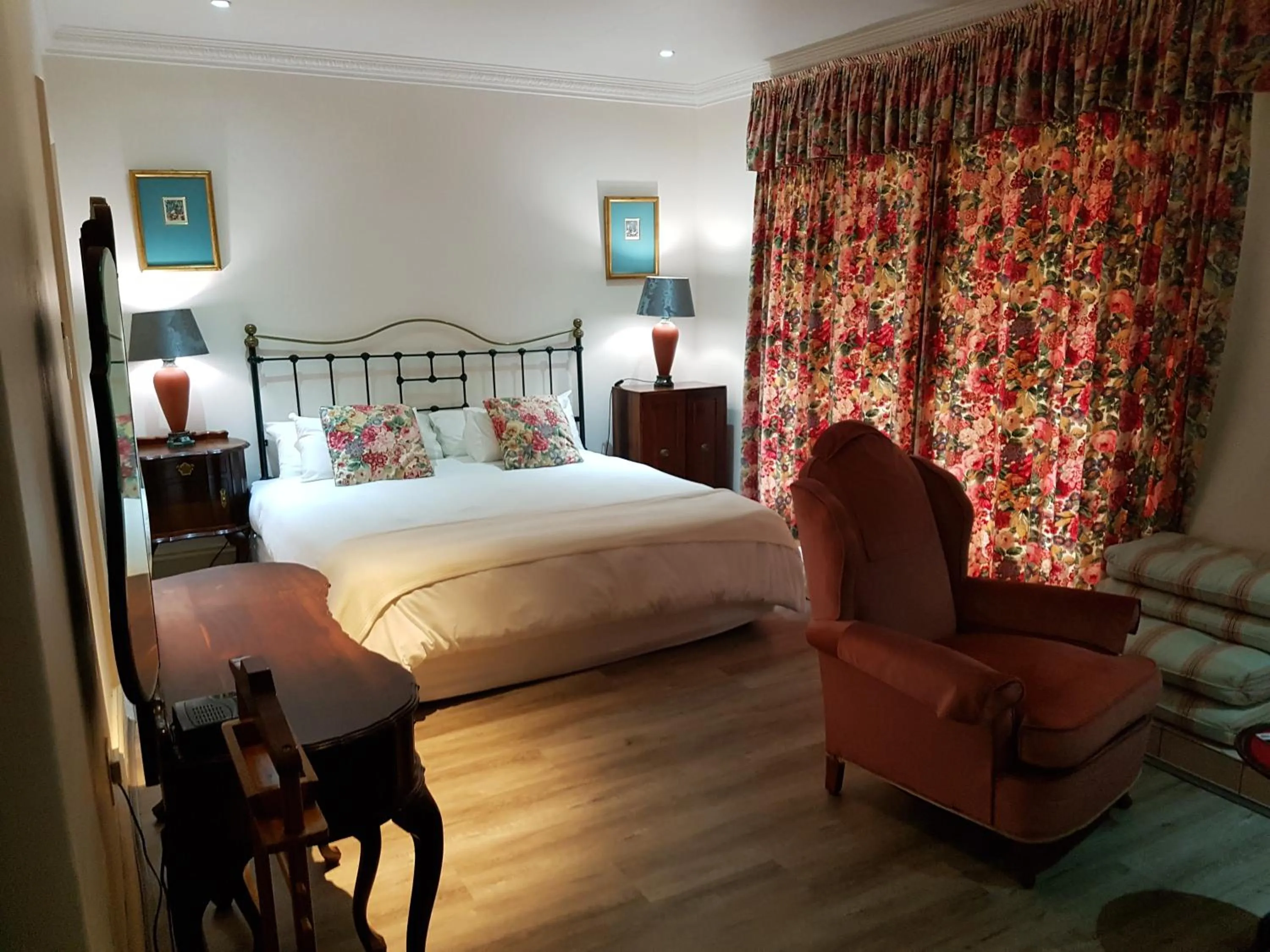 Bedroom, Bed in Sherwood's Country House