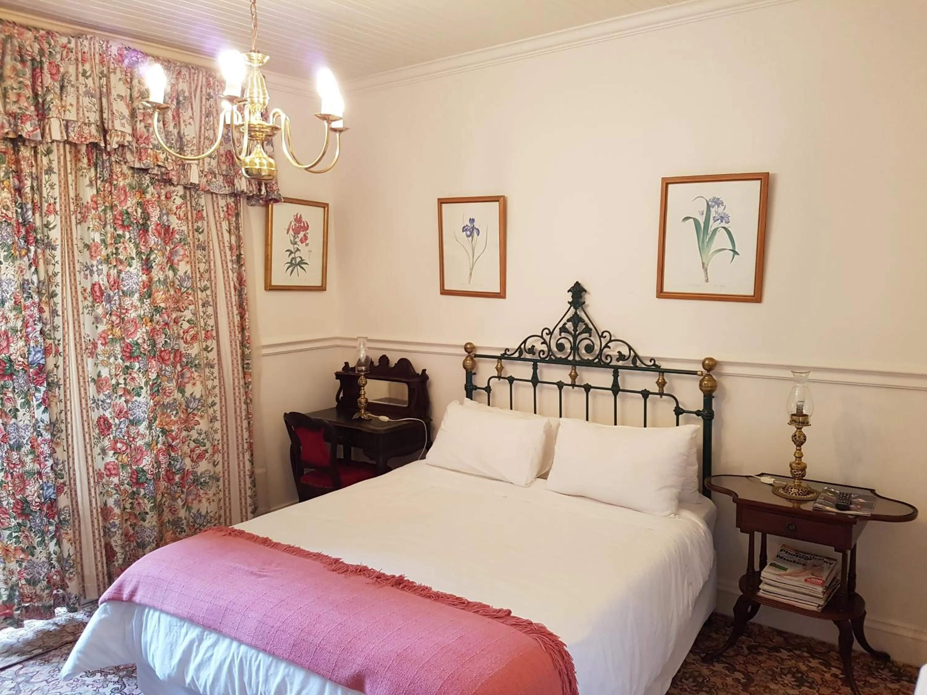 Bedroom, Bed in Sherwood's Country House