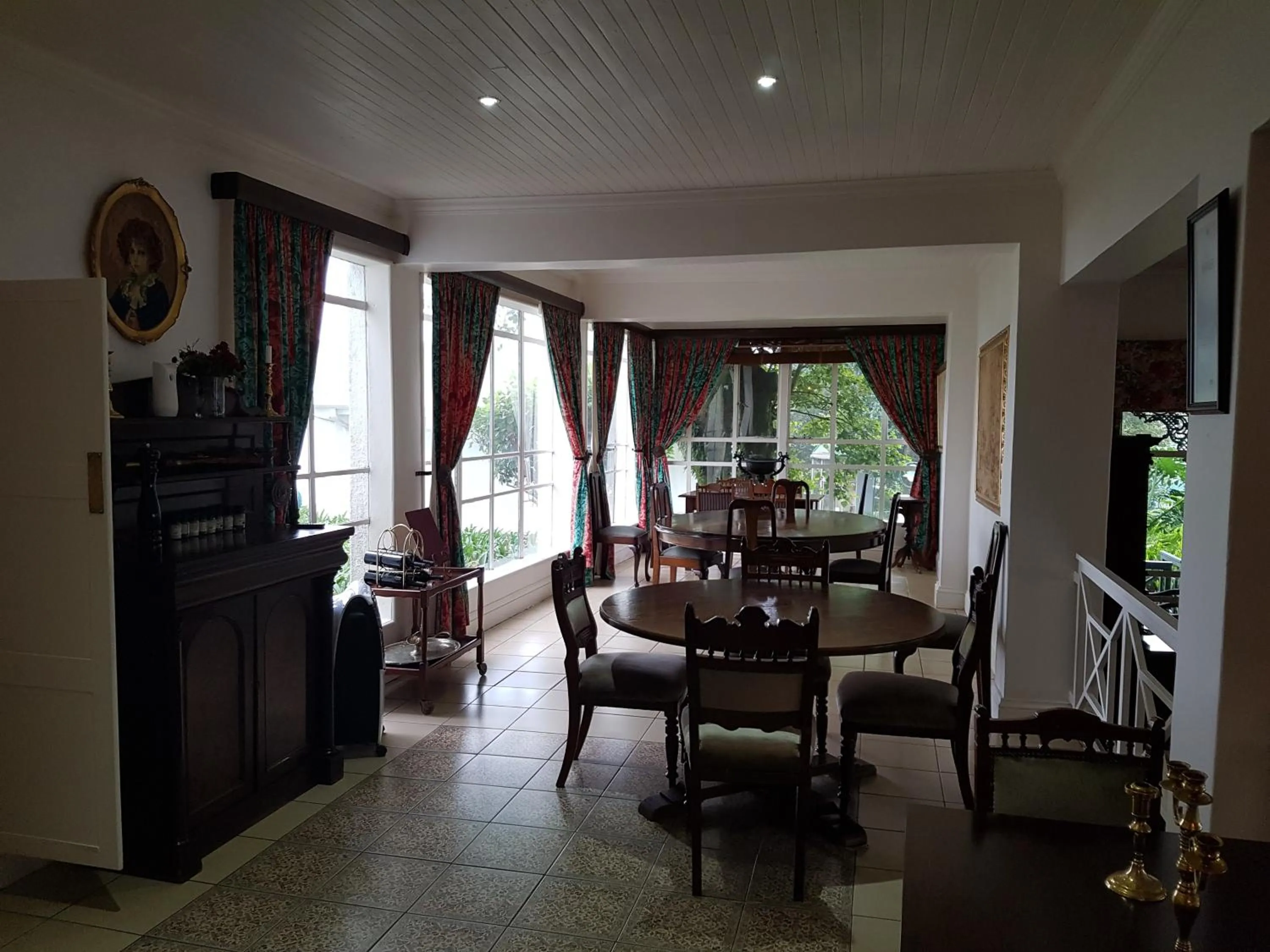Dining area in Sherwood's Country House