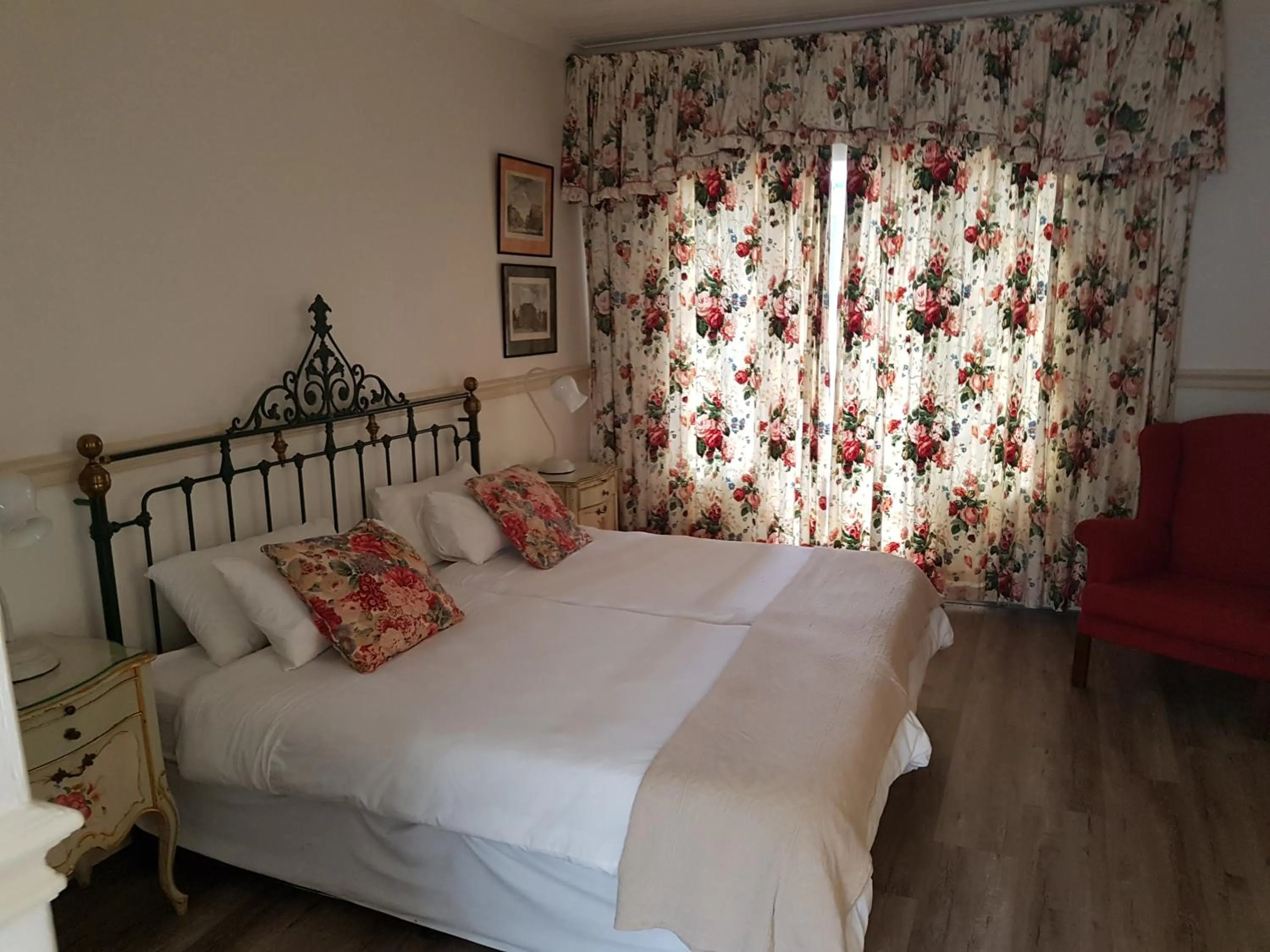 Bedroom, Bed in Sherwood's Country House