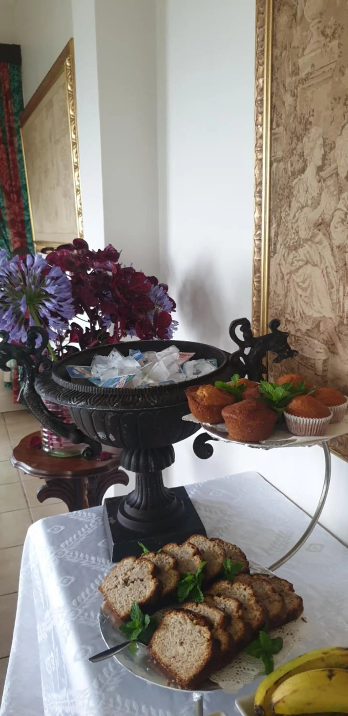 Breakfast in Sherwood's Country House