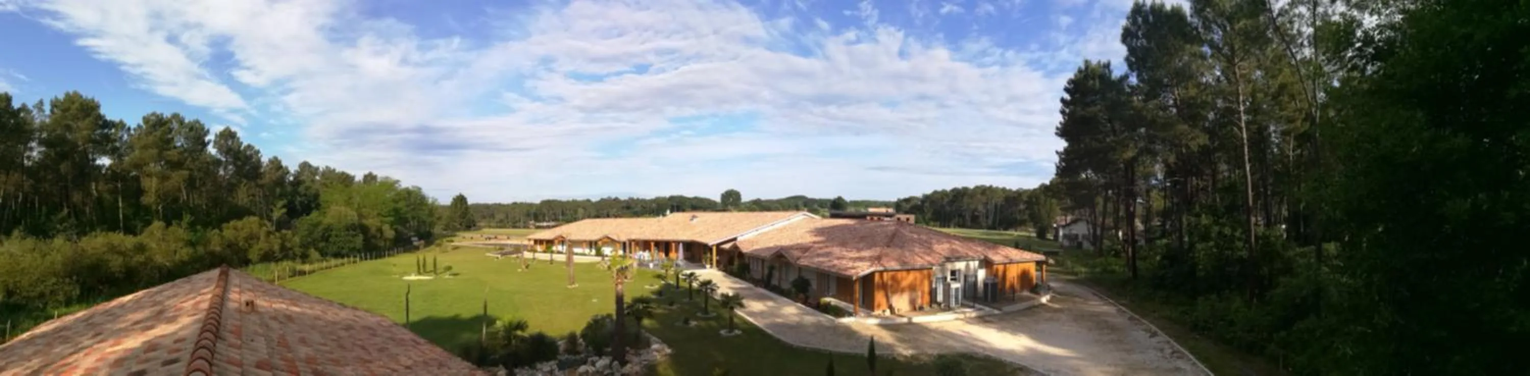 Bird's eye view in L'Hôtel du Lac Casteljaloux