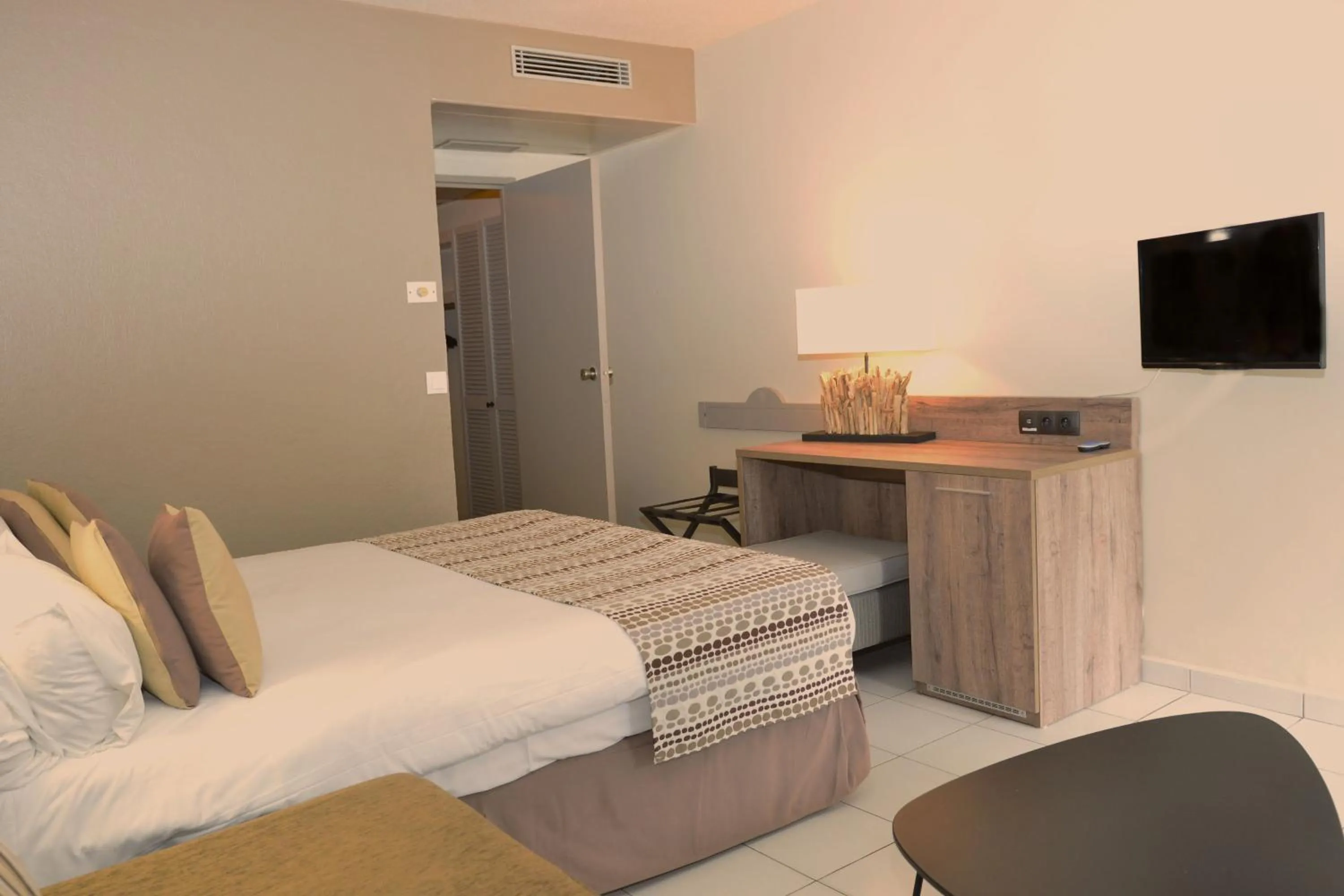 Bed in Hotel Fleur d'Epee