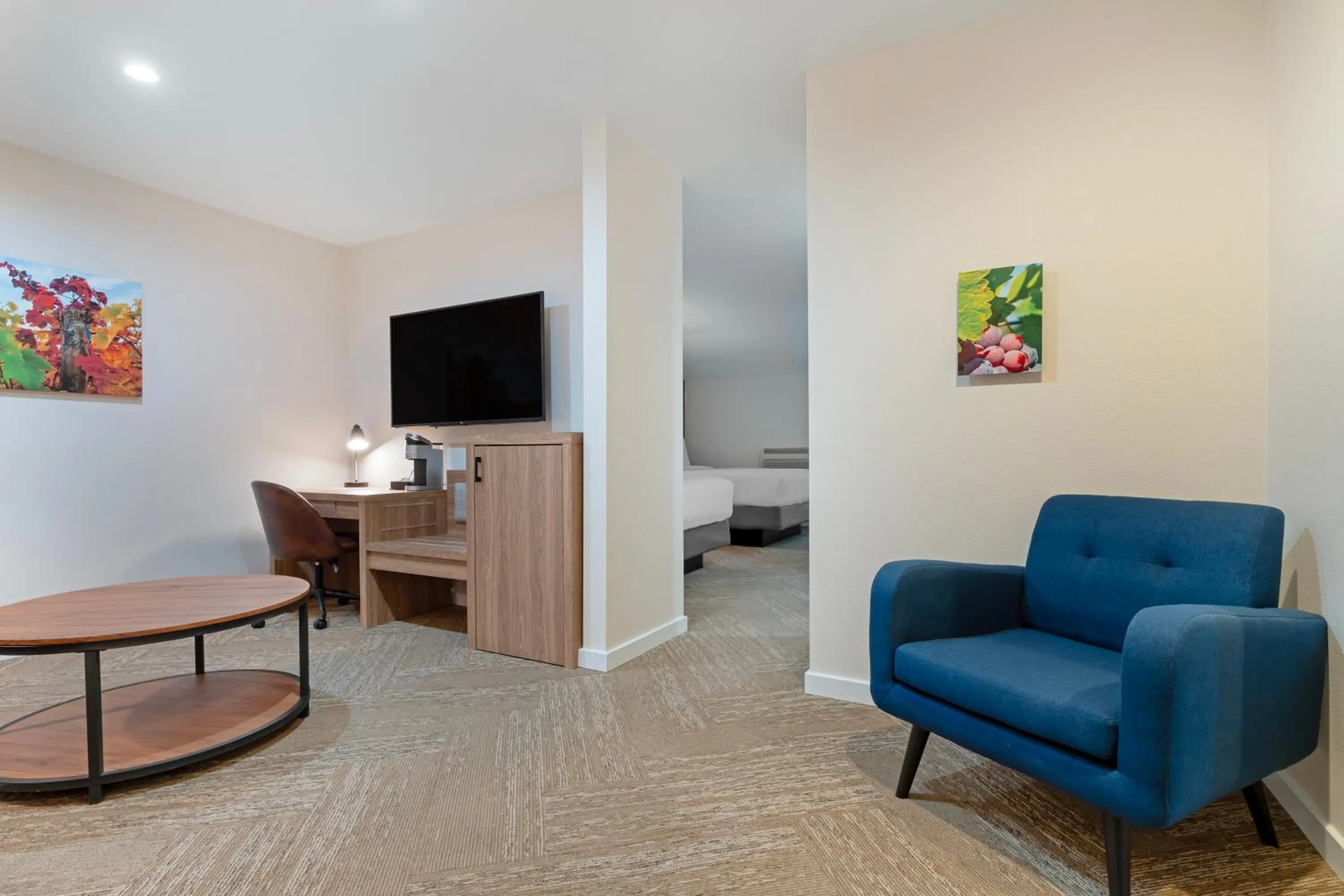 Living room in Best Western Plus Inn at the Vines