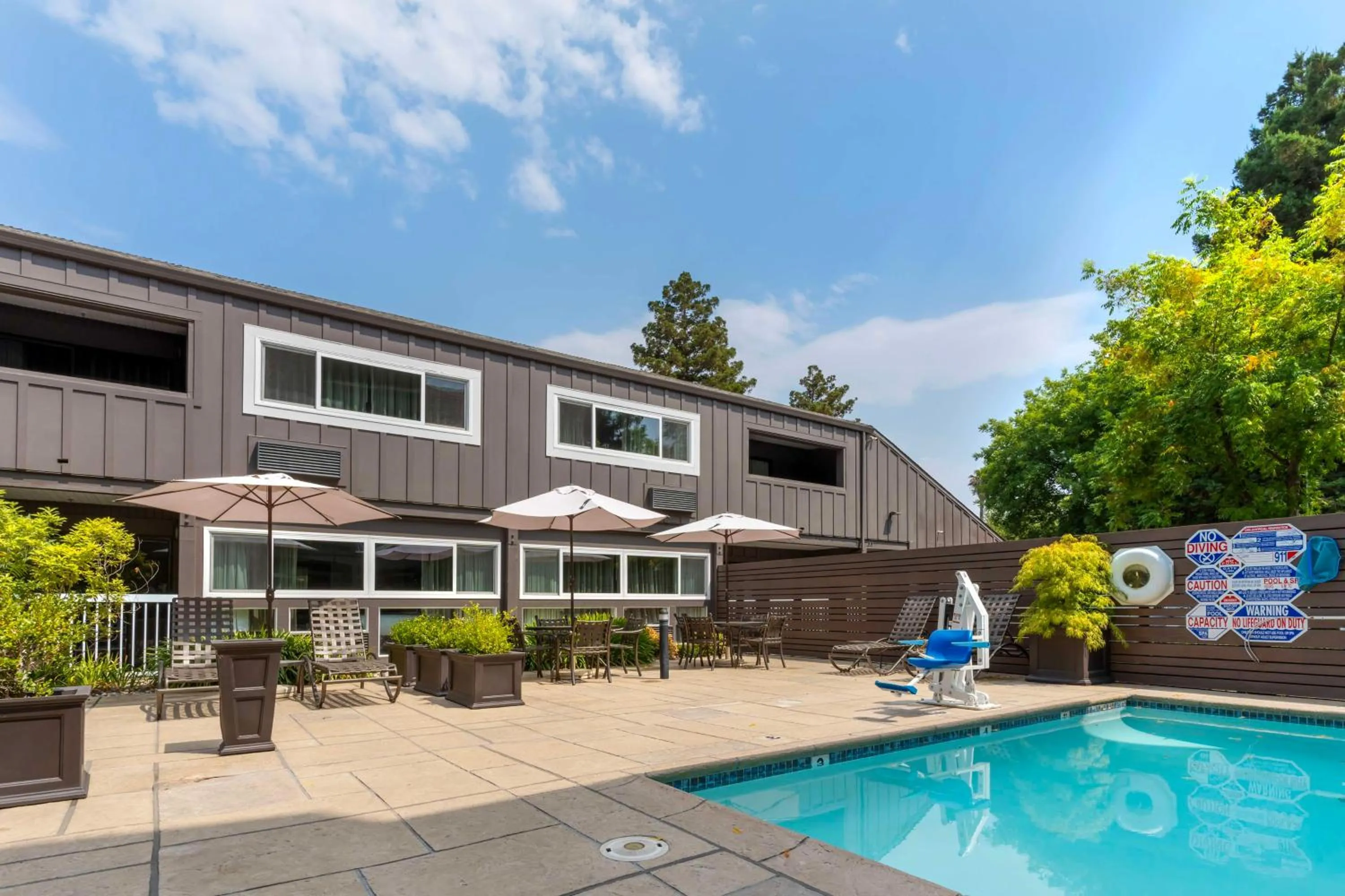 Pool view in Best Western Plus Inn at the Vines