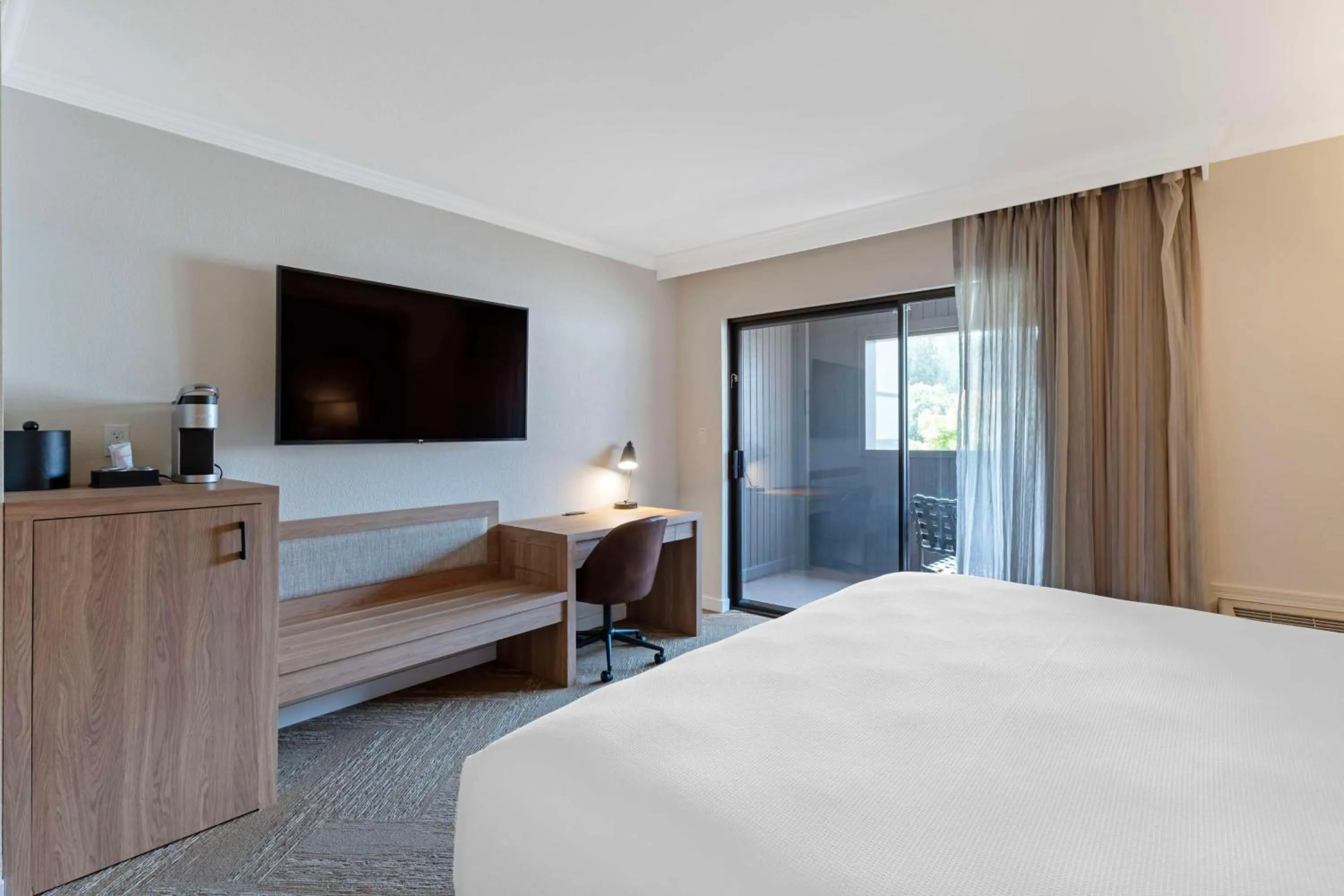 Bedroom, Bed in Best Western Plus Inn at the Vines