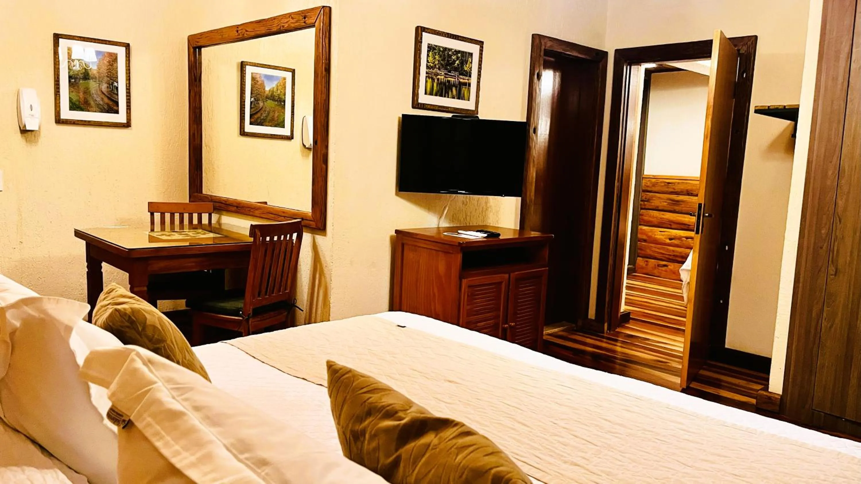 Photo of the whole room, Bed in Hotel Savoy Excellence