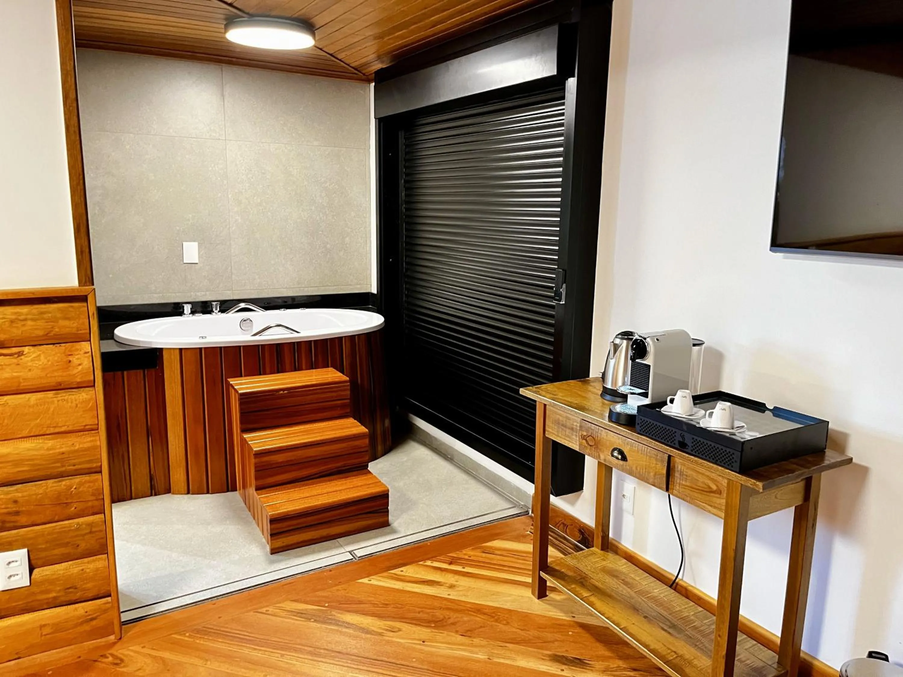 Hot Tub in Hotel Savoy Excellence