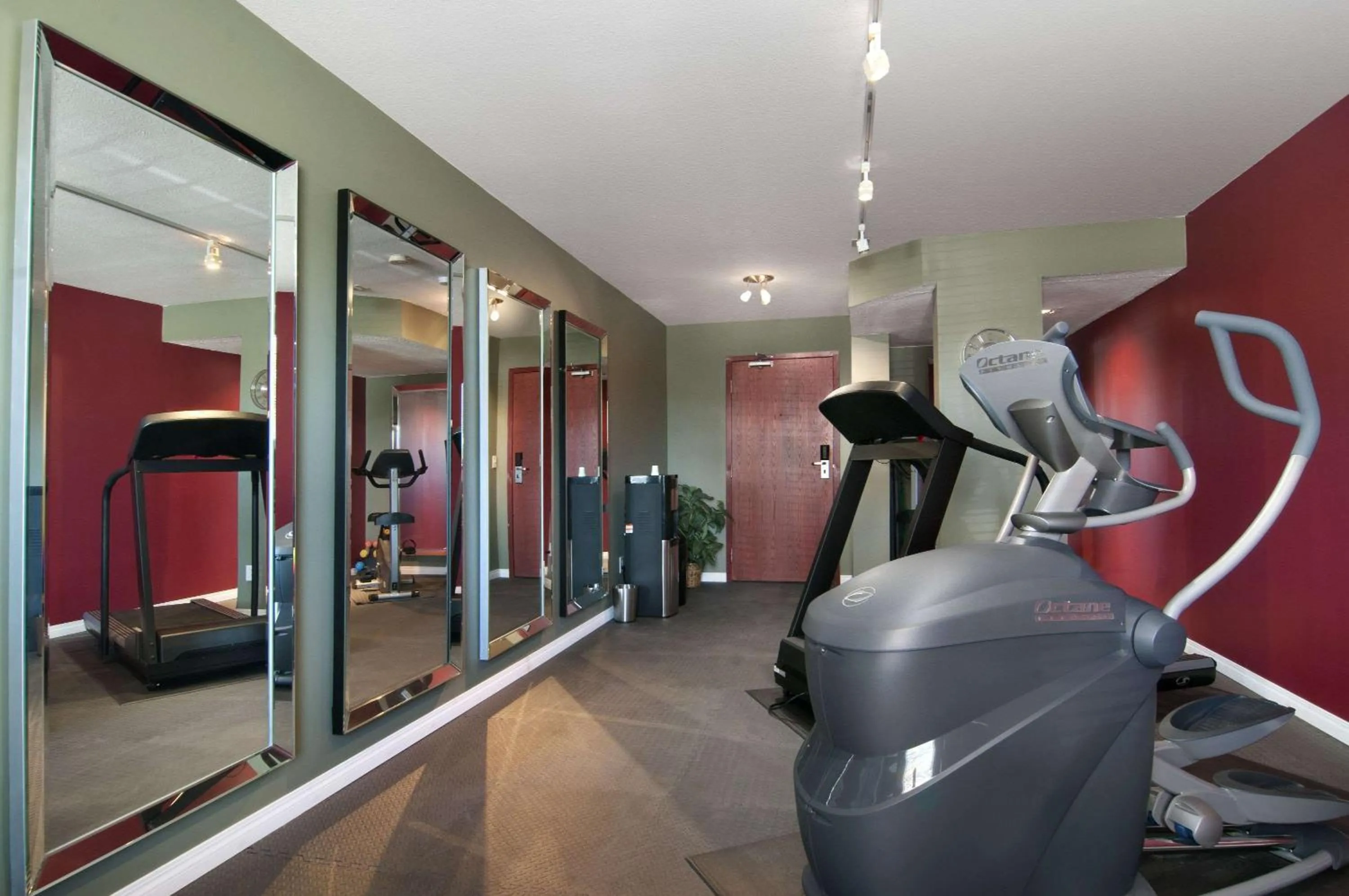 Fitness centre/facilities in Travelodge by Wyndham Stony Plain