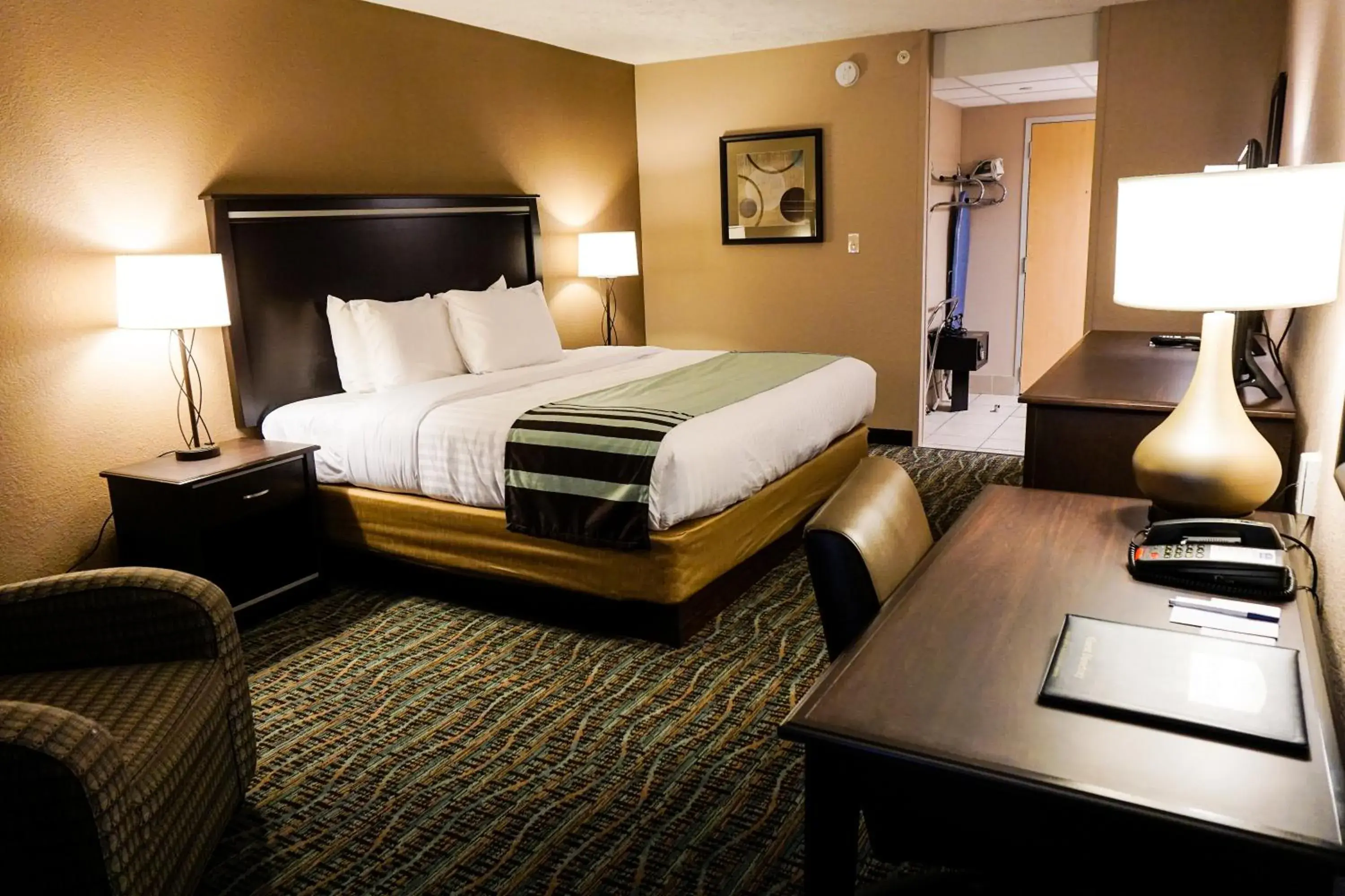 Executive King Room in Boarders Inn & Suites by Cobblestone Hotels - Grand Island Executive King Room in Boarders Inn & Suites by Cobblestone Hotels - Grand Island