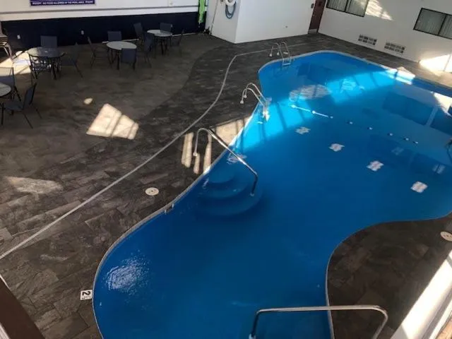Swimming pool in Boarders Inn & Suites by Cobblestone Hotels - Grand Island