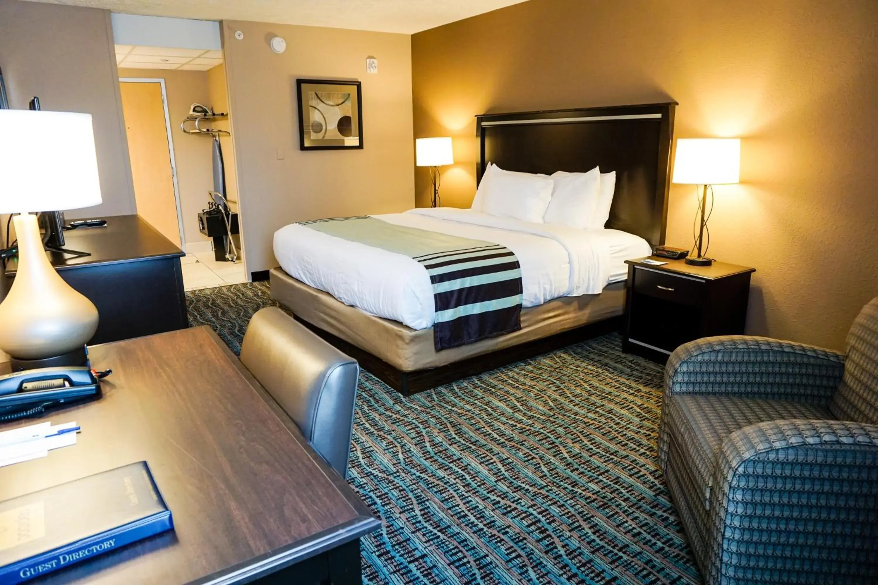 King Room - Disability Access in Boarders Inn & Suites by Cobblestone Hotels - Grand Island King Room - Disability Access in Boarders Inn & Suites by Cobblestone Hotels - Grand Island