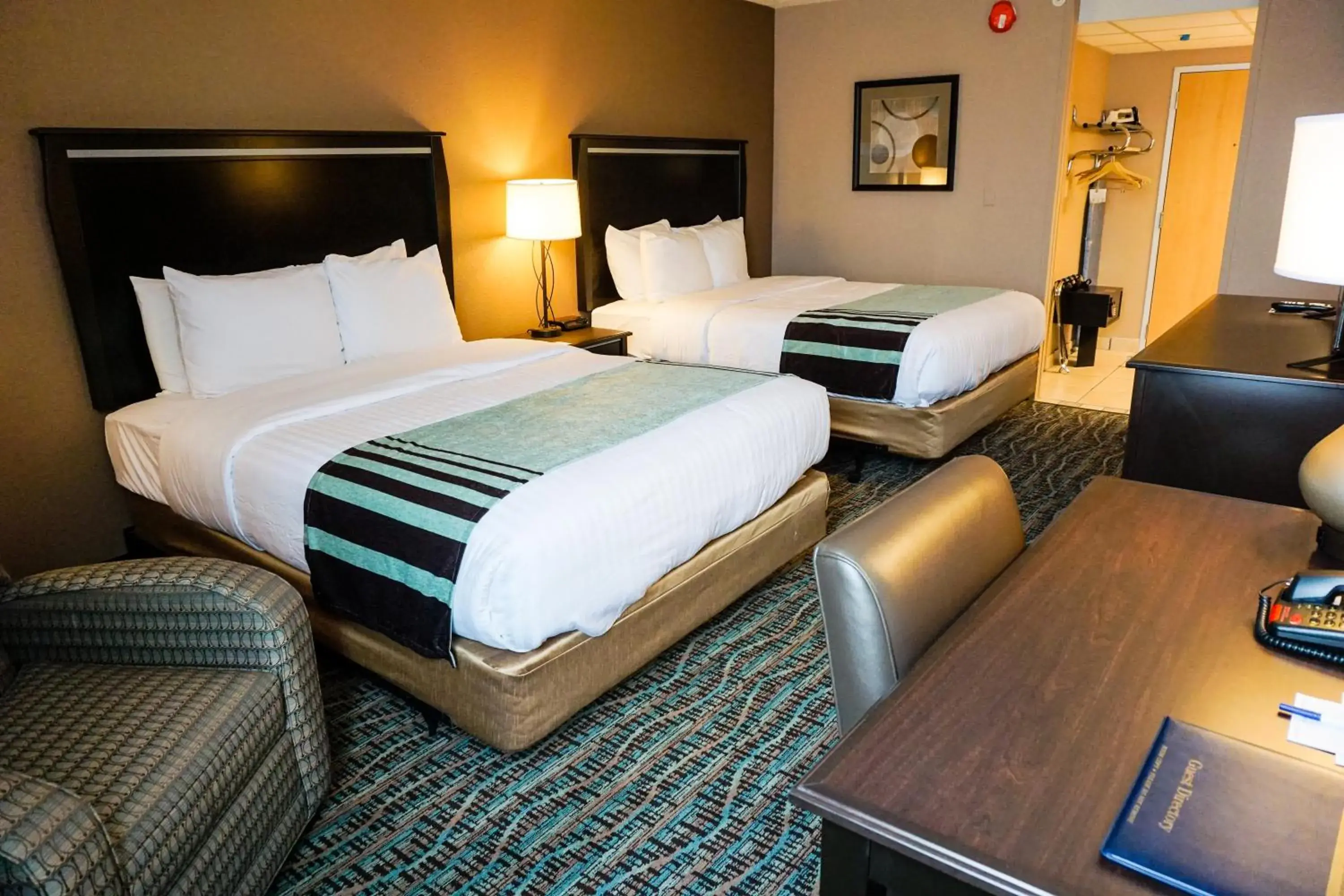 Queen Room with Two Queen Beds in Boarders Inn & Suites by Cobblestone Hotels - Grand Island Queen Room with Two Queen Beds in Boarders Inn & Suites by Cobblestone Hotels - Grand Island