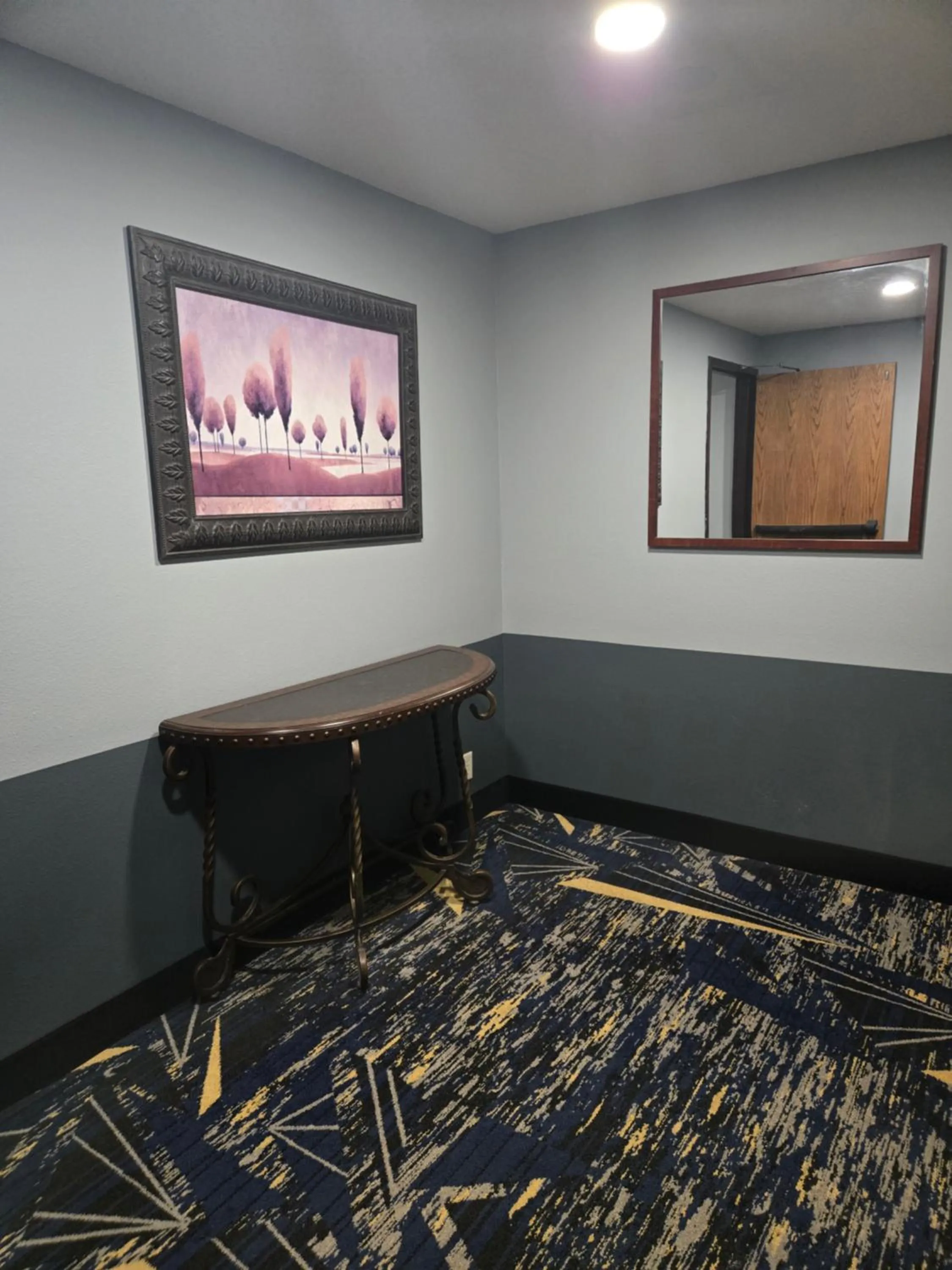 elevator in TownHouse Extended Stay Hotel Downtown