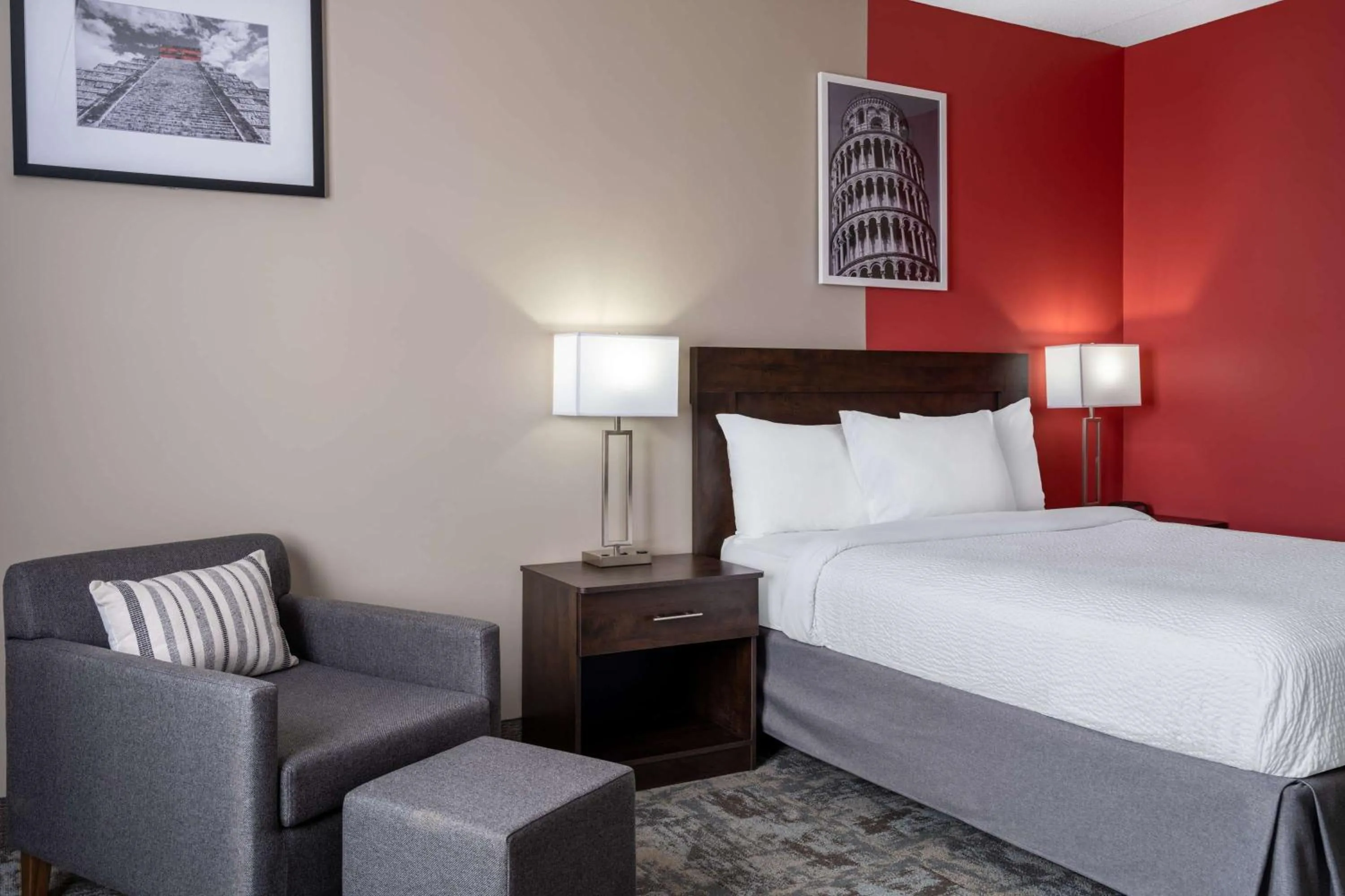 Photo of the whole room, Bed in Ramada by Wyndham Thunder Bay Airlane Hotel