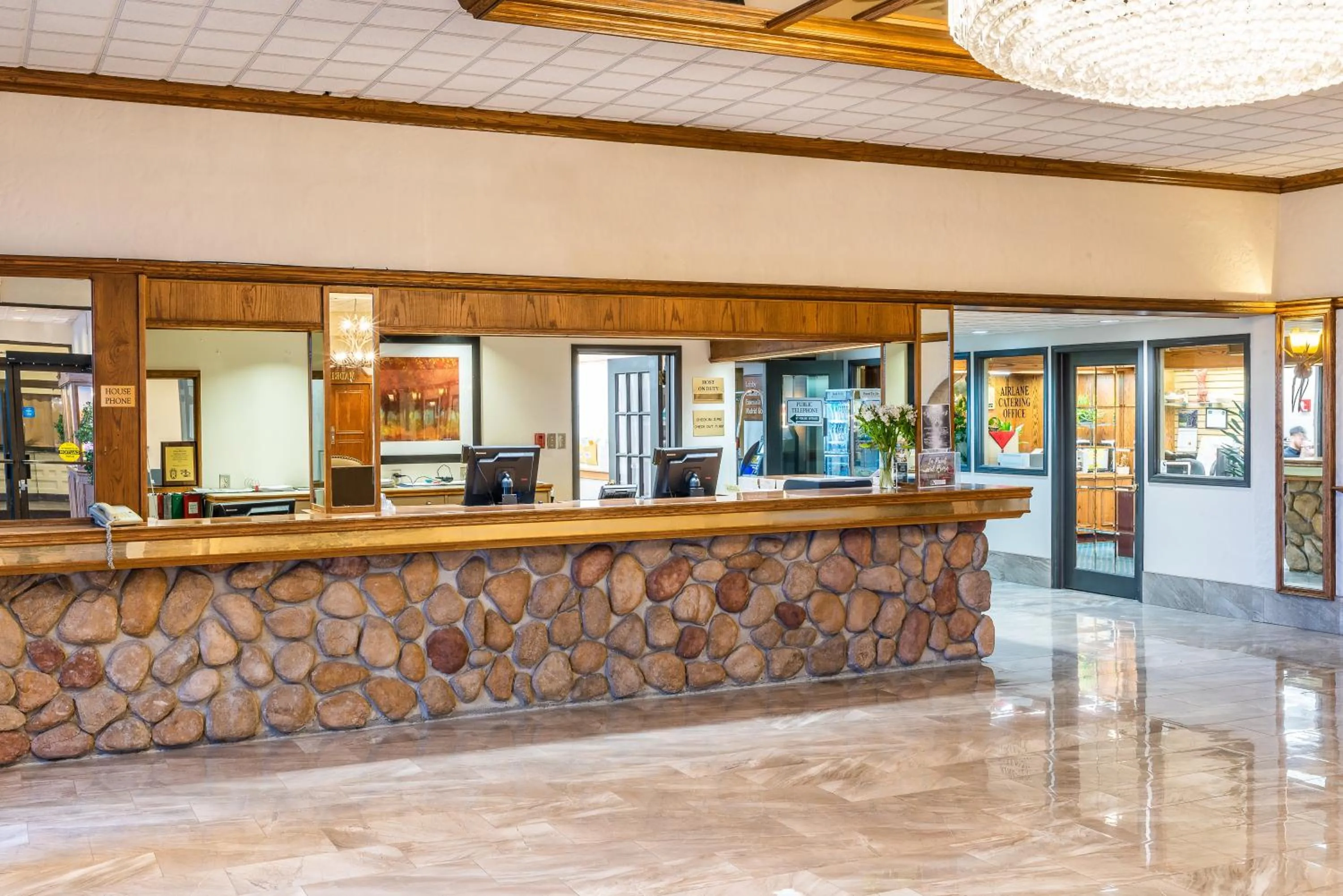 Lobby or reception in Ramada by Wyndham Thunder Bay Airlane Hotel