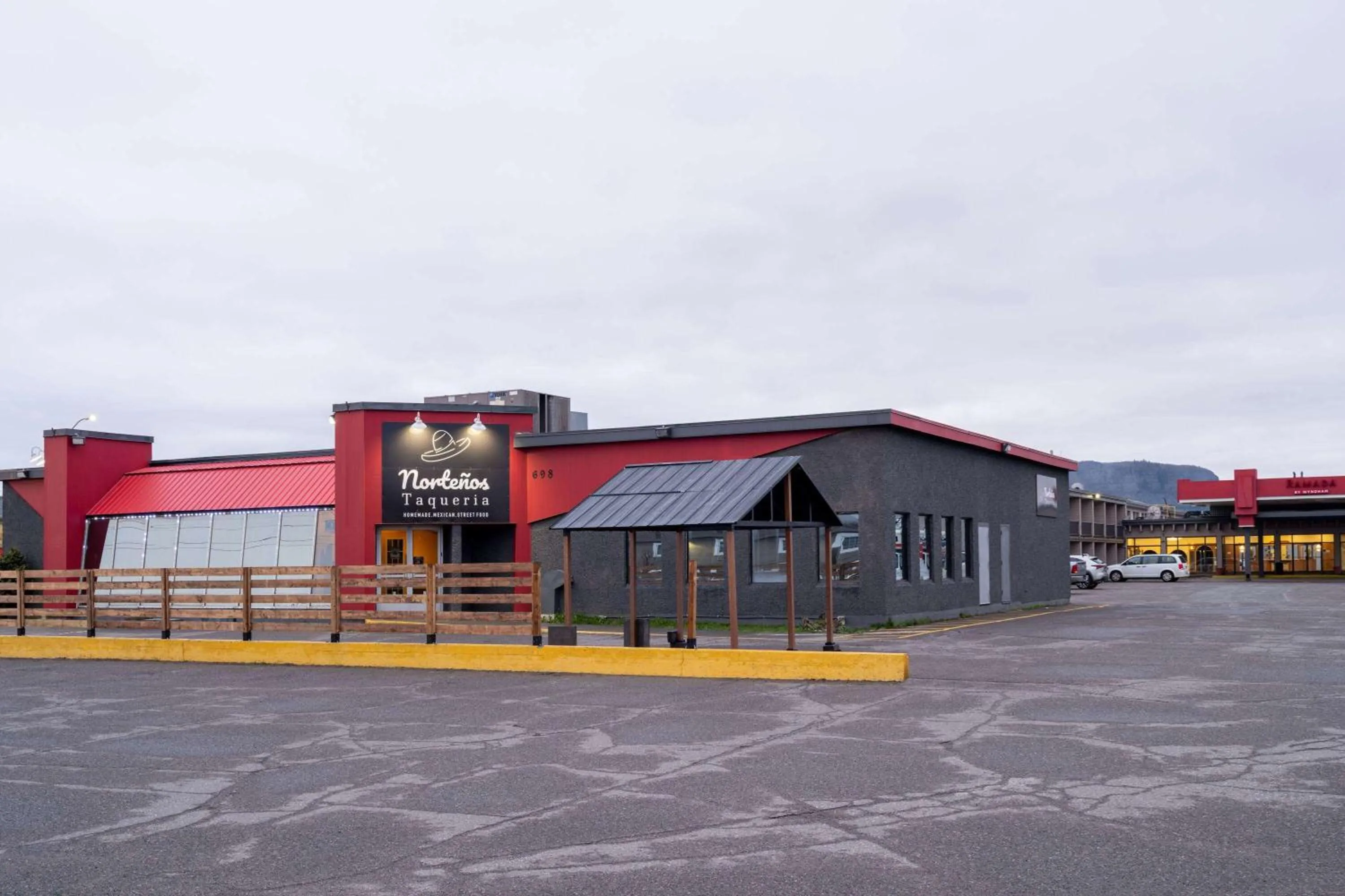 Restaurant/places to eat in Ramada by Wyndham Thunder Bay Airlane Hotel