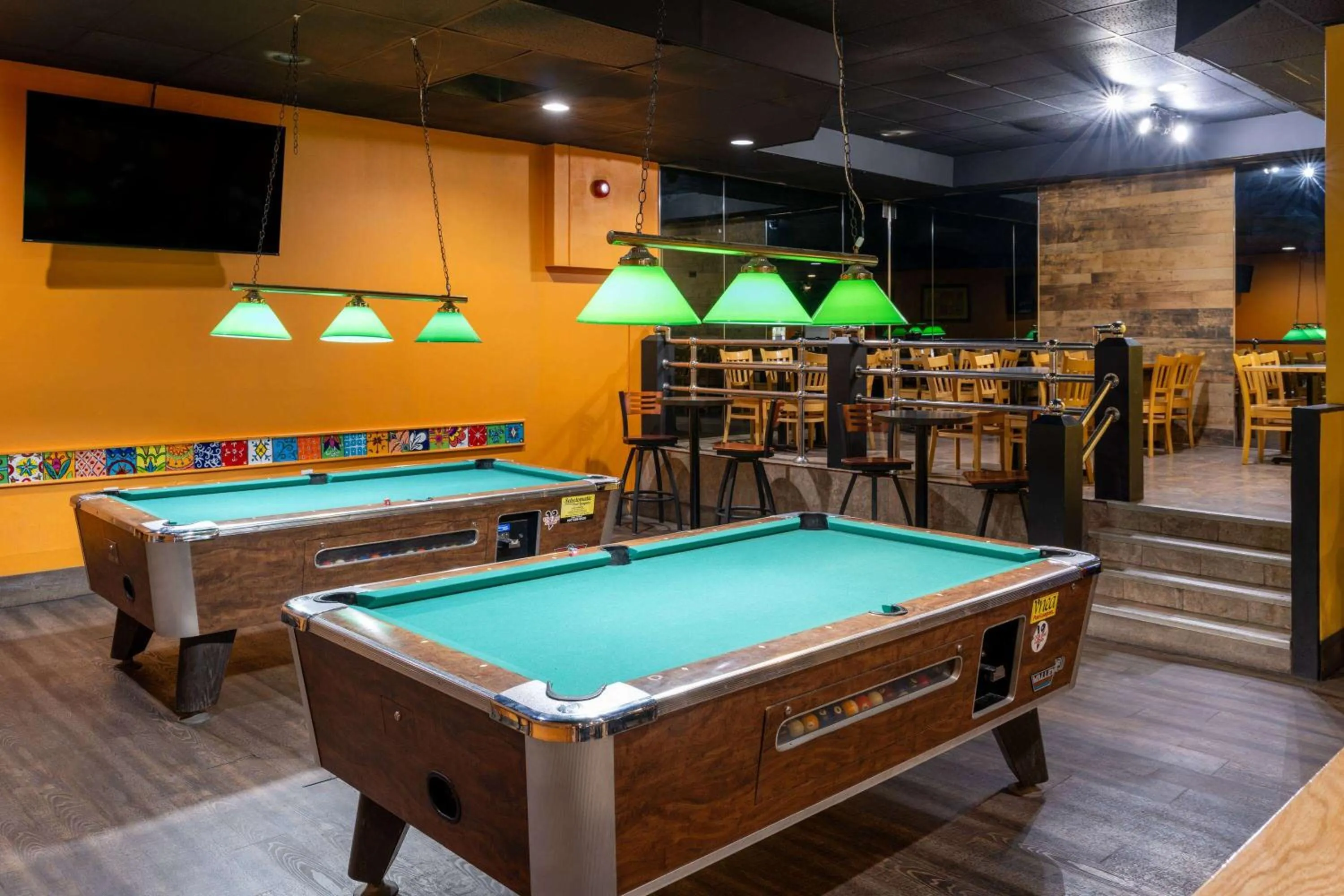 Restaurant/places to eat in Ramada by Wyndham Thunder Bay Airlane Hotel