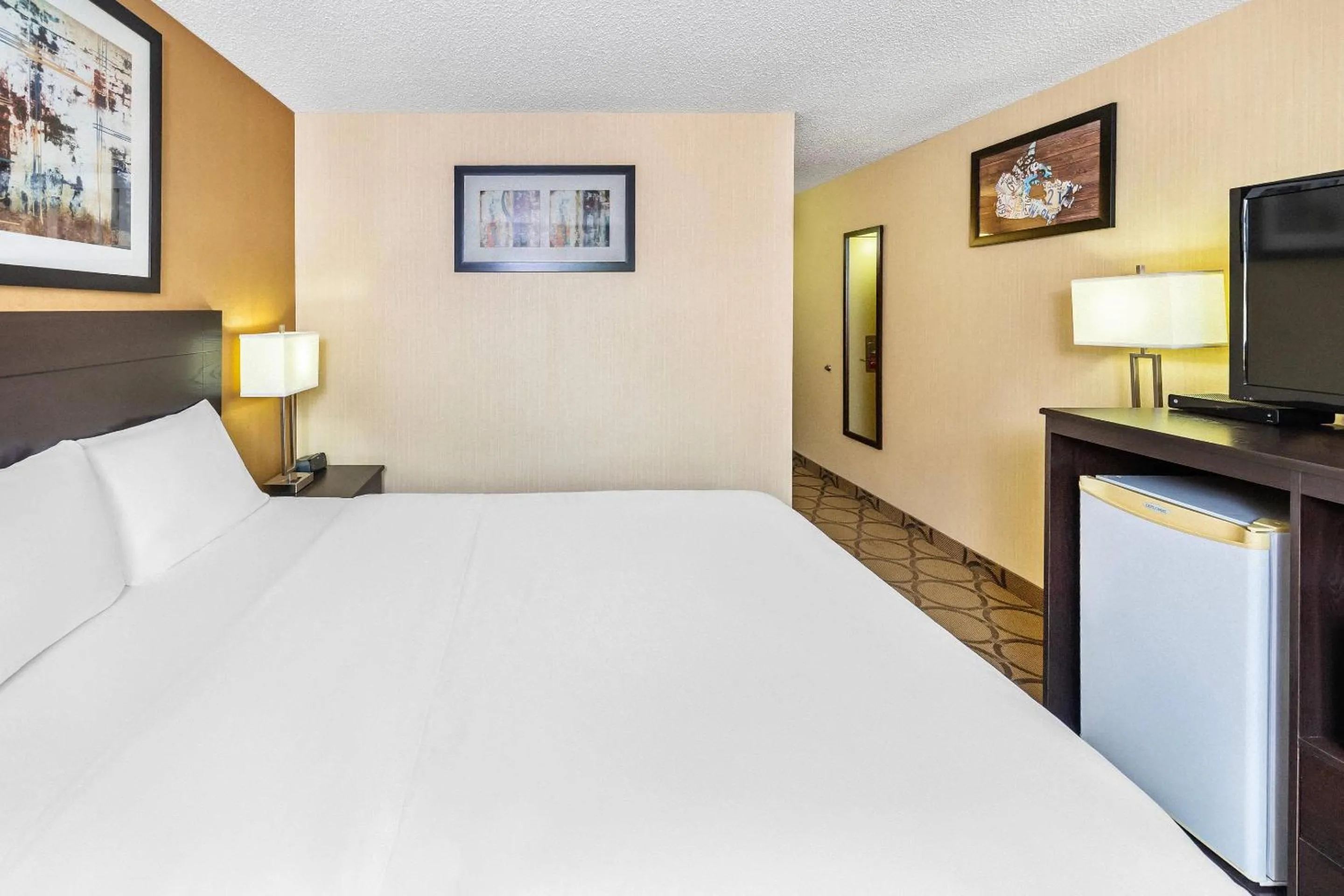 Bedroom, Bed in Econo Lodge