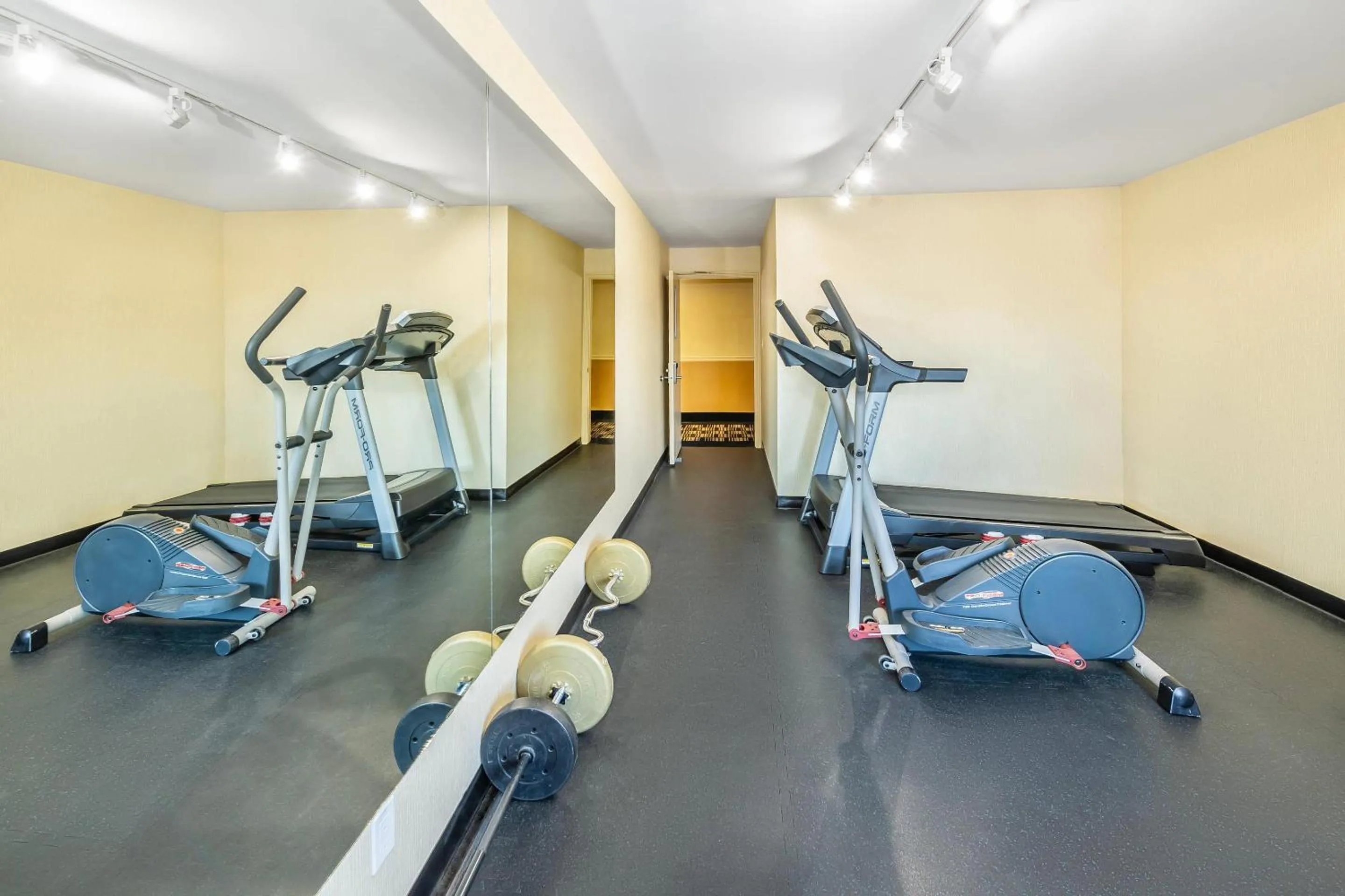Fitness centre/facilities in Econo Lodge