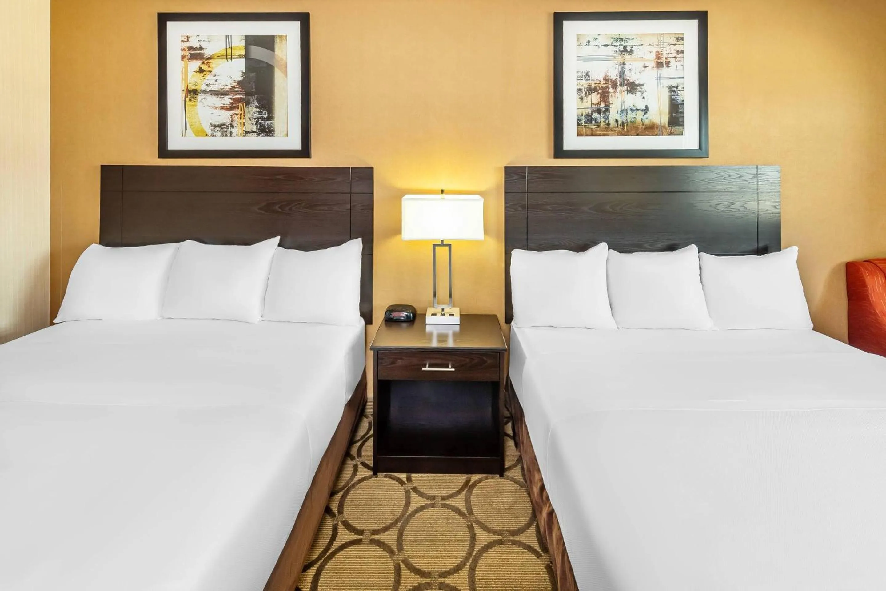 Bedroom, Bed in Econo Lodge