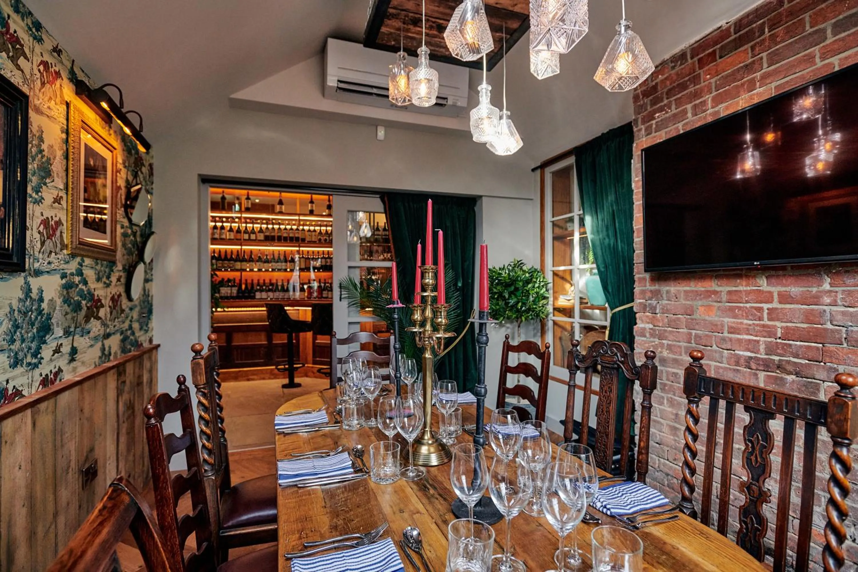 Restaurant/places to eat in Hare and Hounds - Newbury