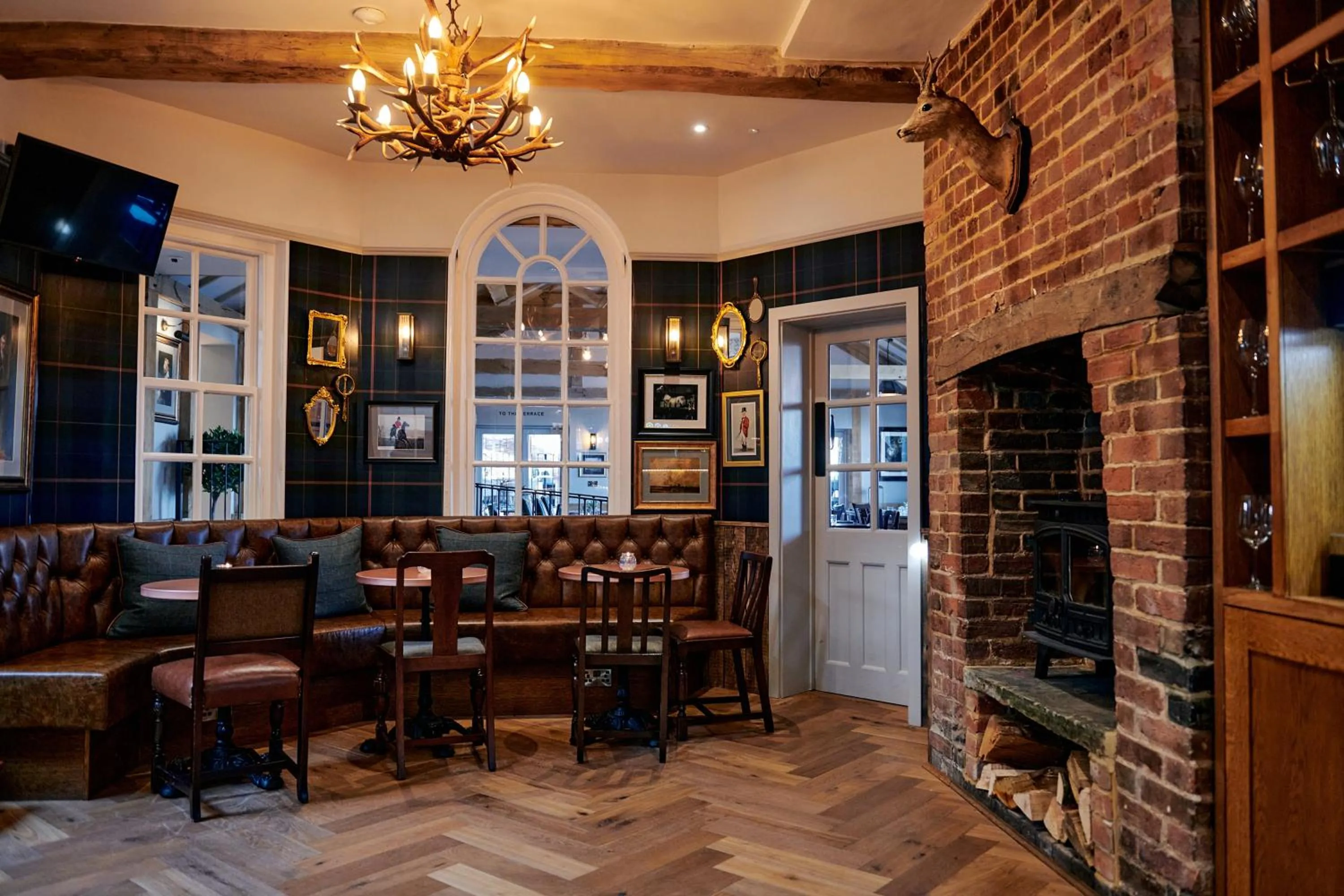 Lounge or bar in Hare and Hounds - Newbury