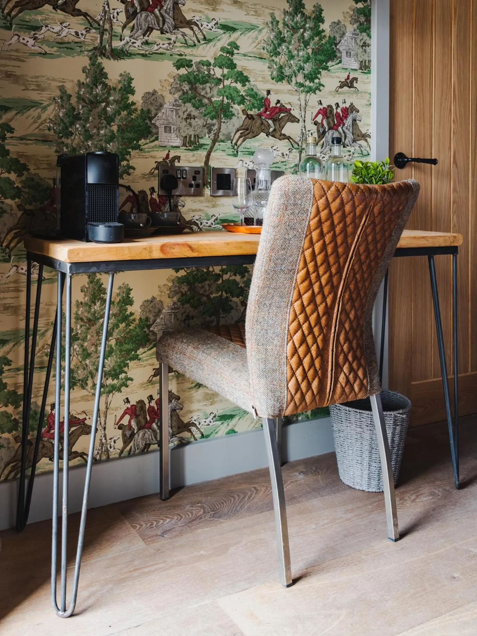 Bedroom in Hare and Hounds - Newbury