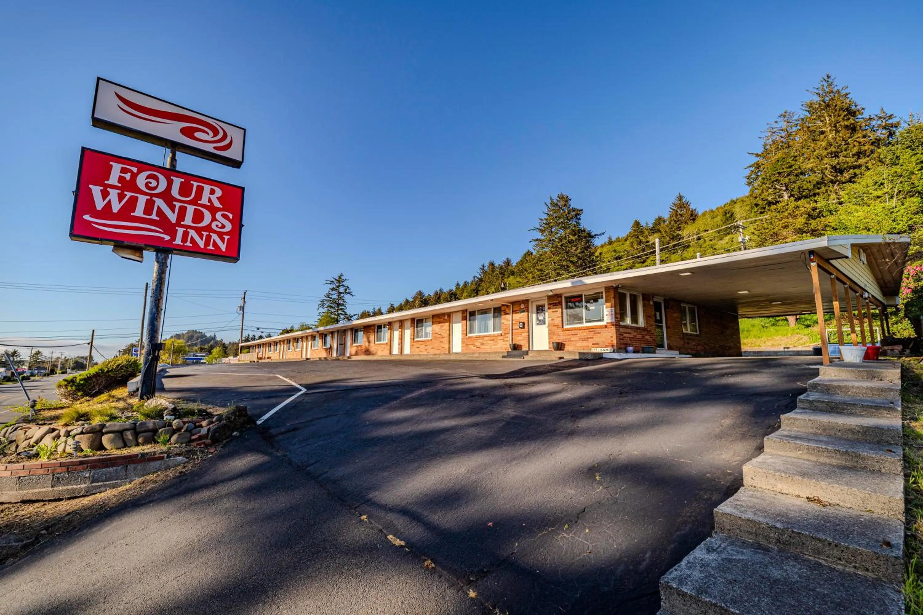 Four Winds Motel