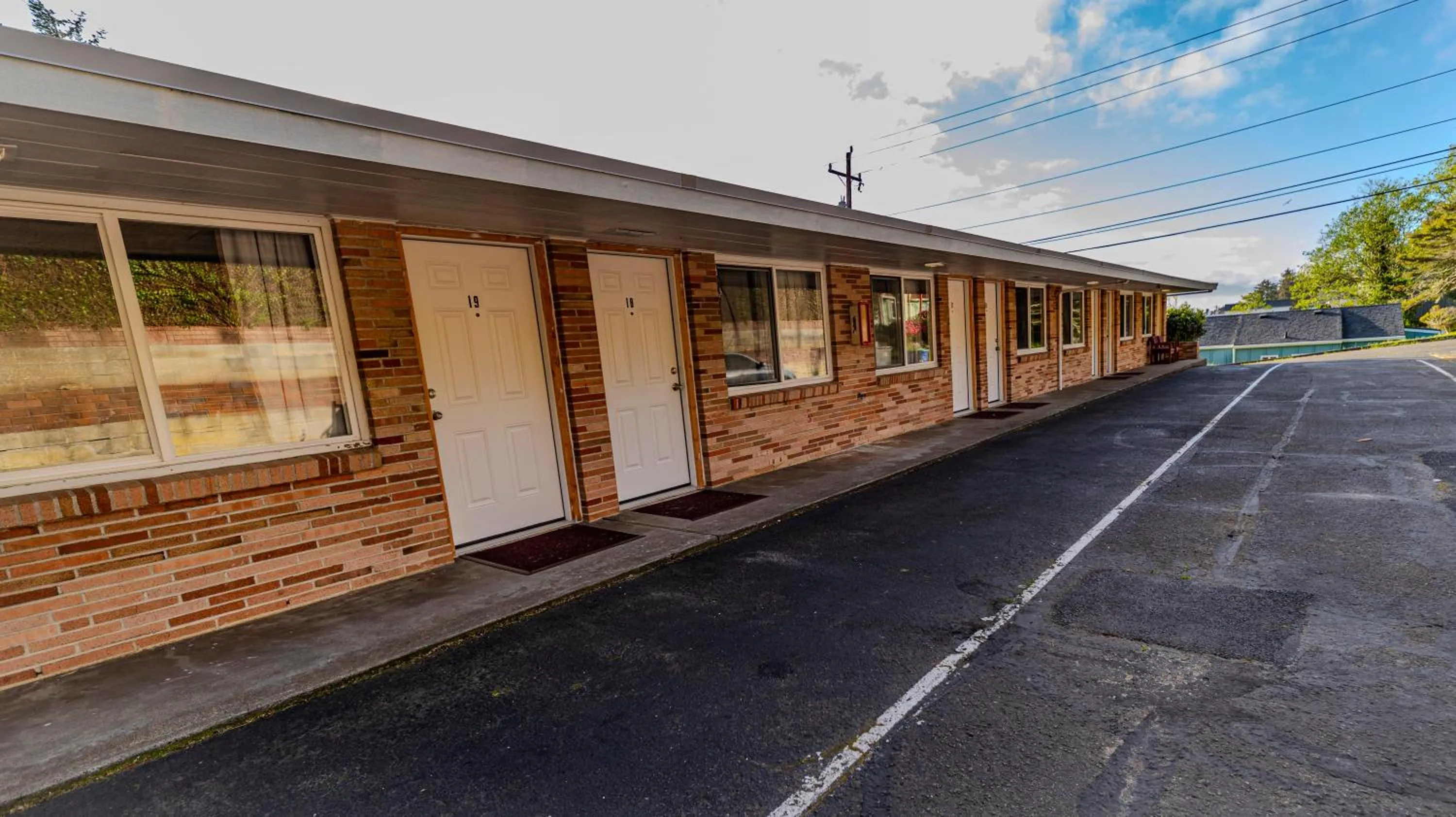 Inner courtyard view in Four Winds Motel