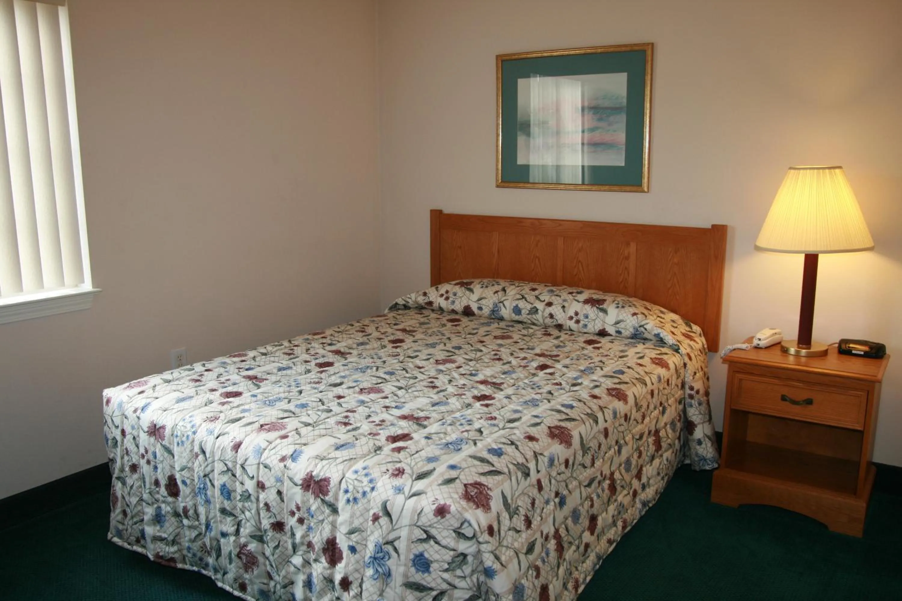 Bed in Affordable Suites Lexington