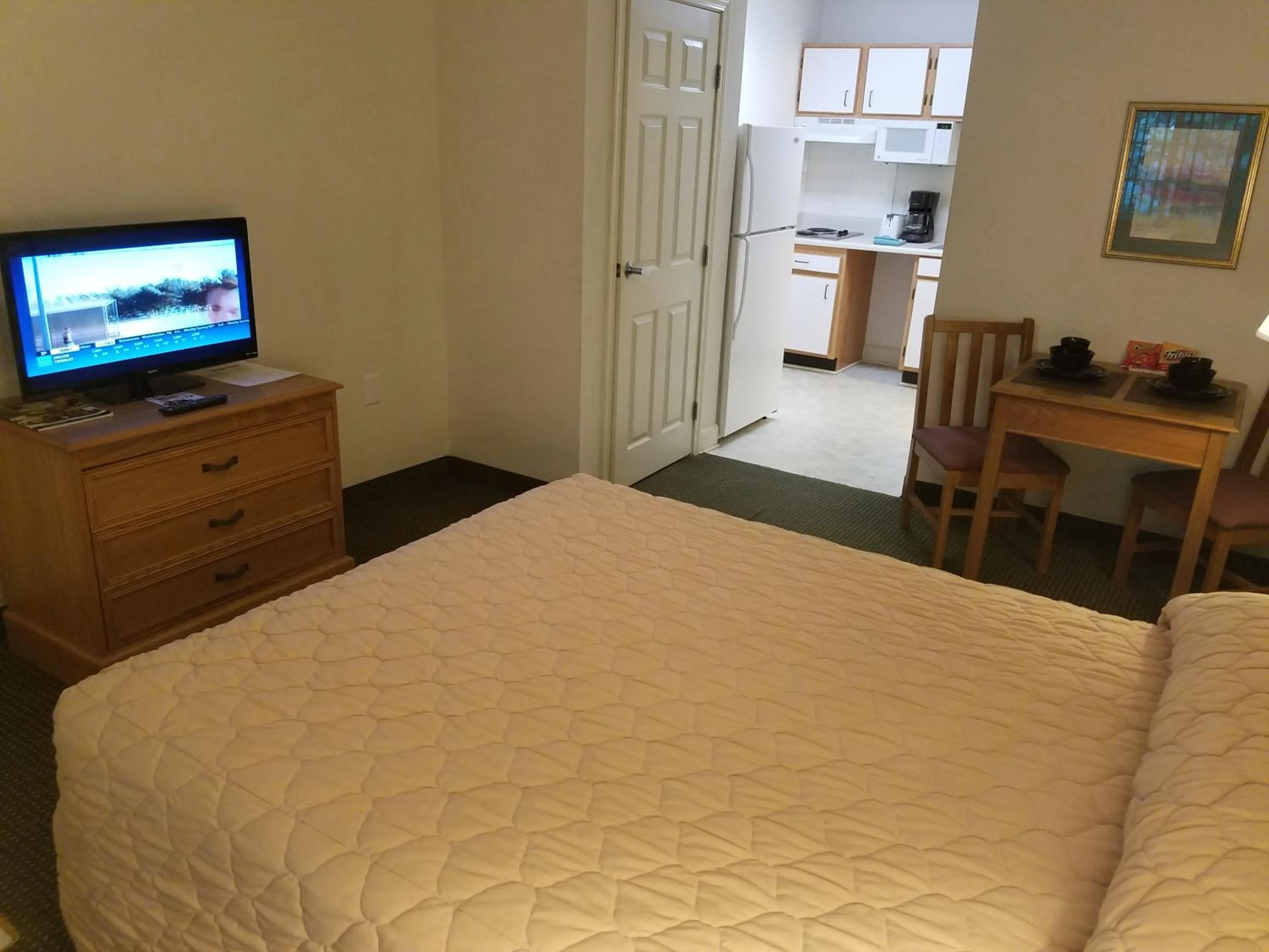 Bedroom, Bed in Affordable Suites Florence