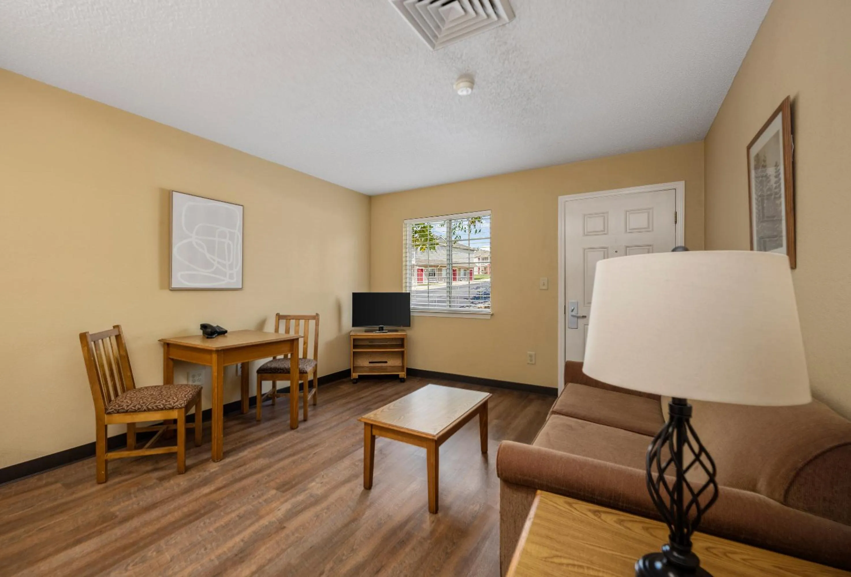 Living room in Affordable Suites Myrtle Beach