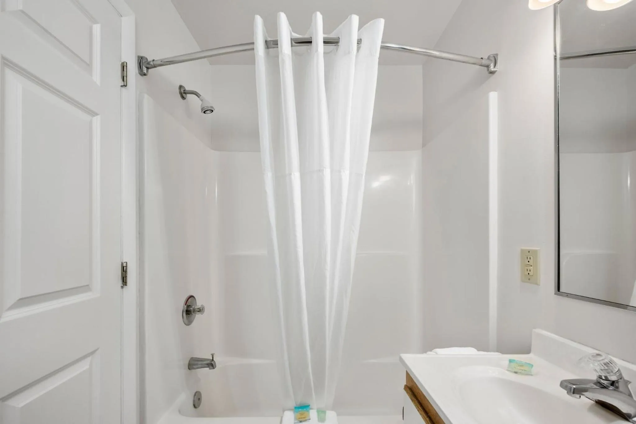 Shower in Affordable Suites Greenville
