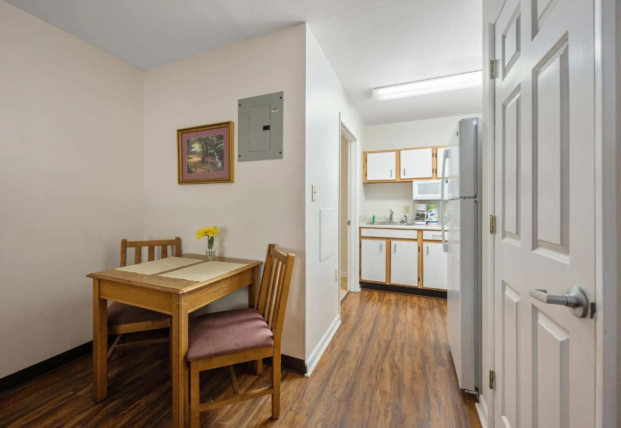 Dining area in Affordable Suites Greenville