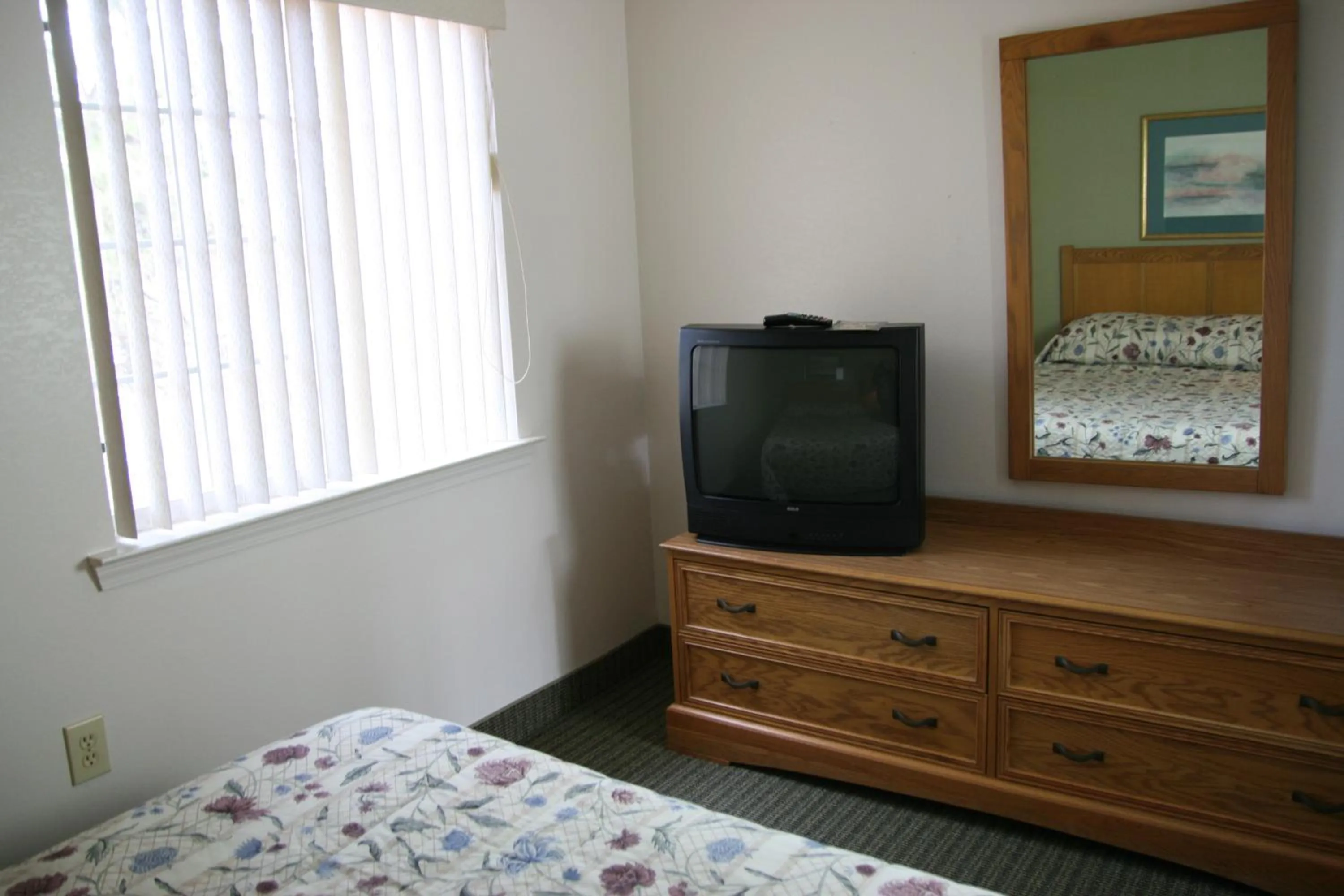 Bedroom, Bed in Affordable Suites Salisbury