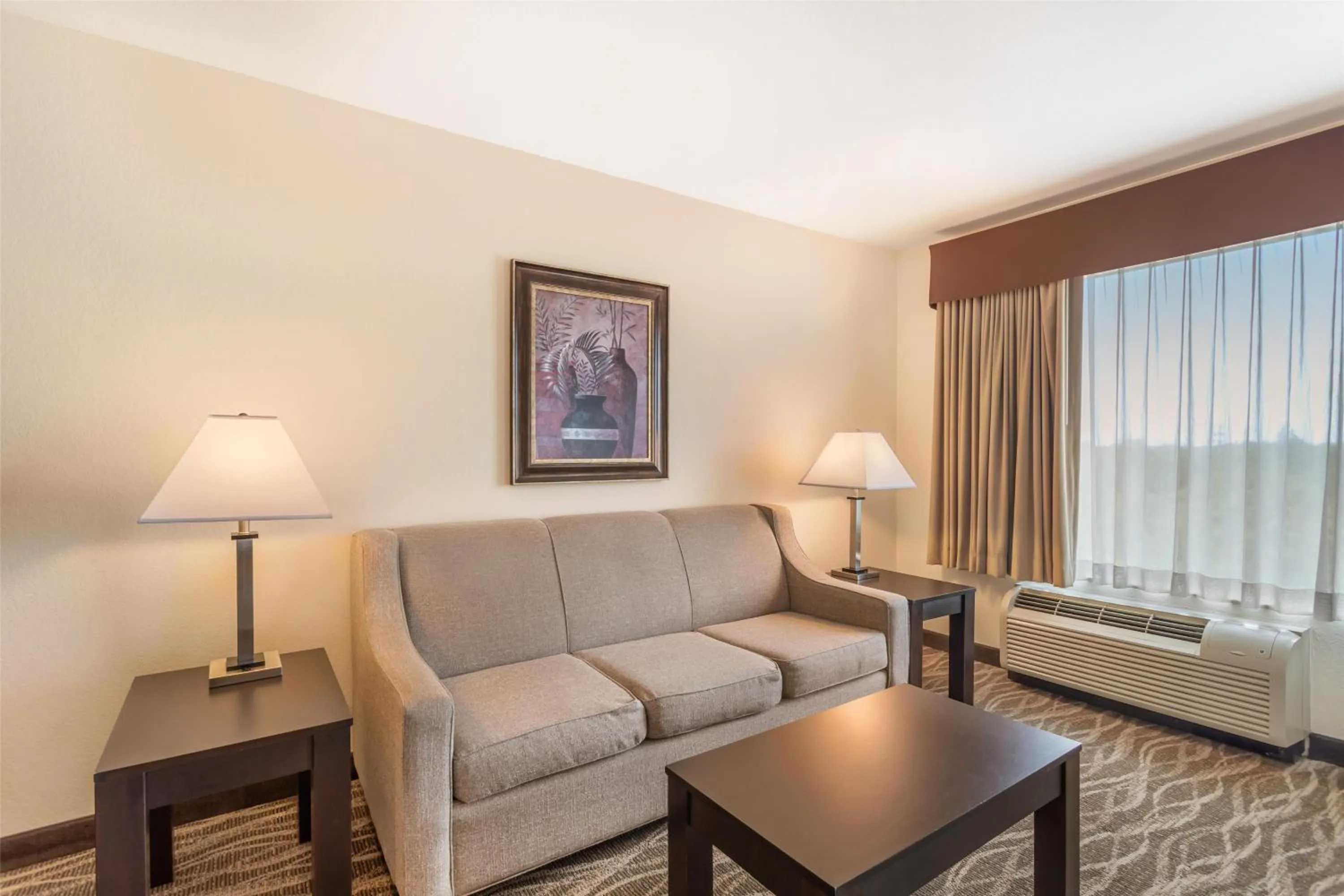 Bedroom in Best Western Plus Valdosta Hotel & Suites