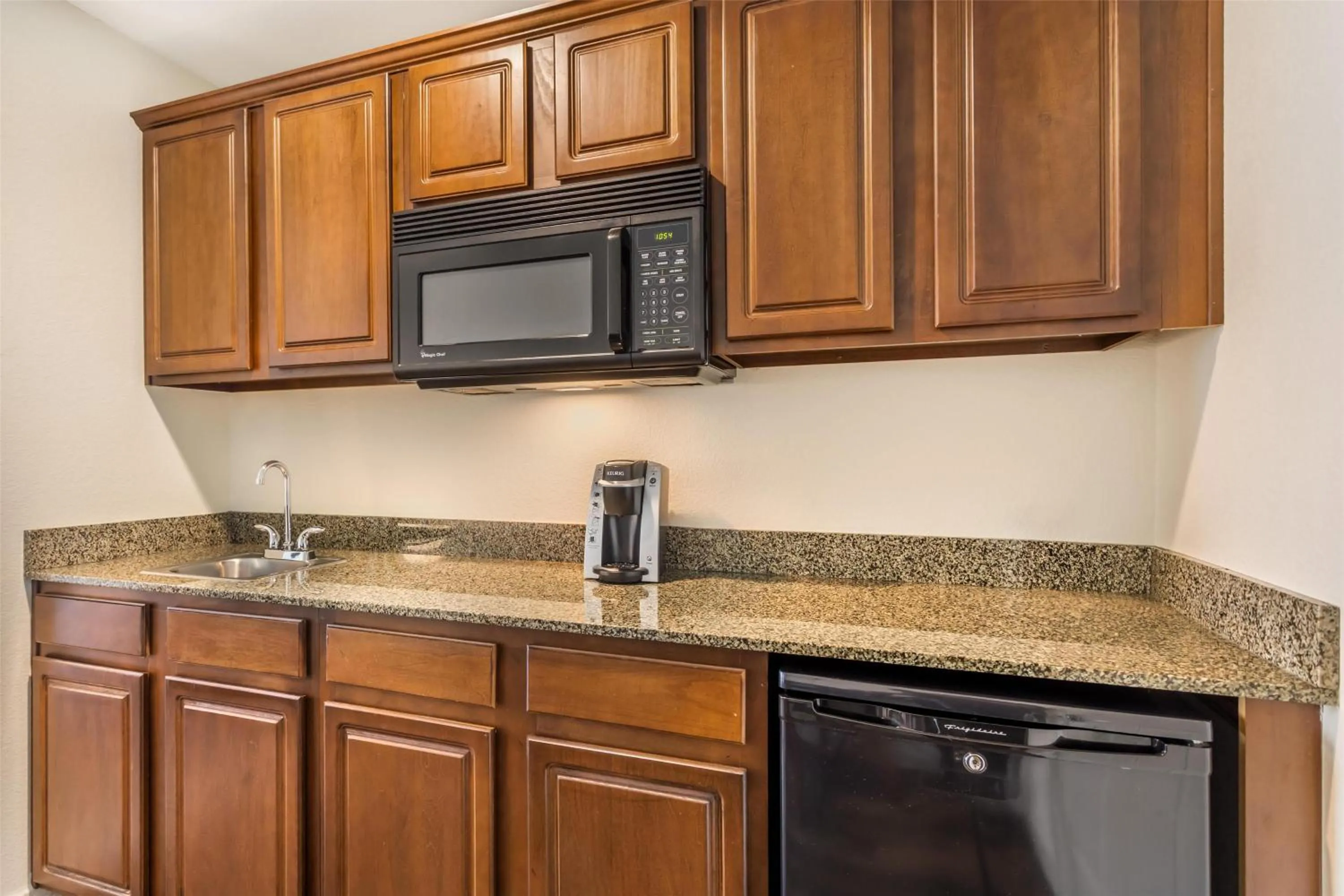 Bedroom in Best Western Plus Valdosta Hotel & Suites